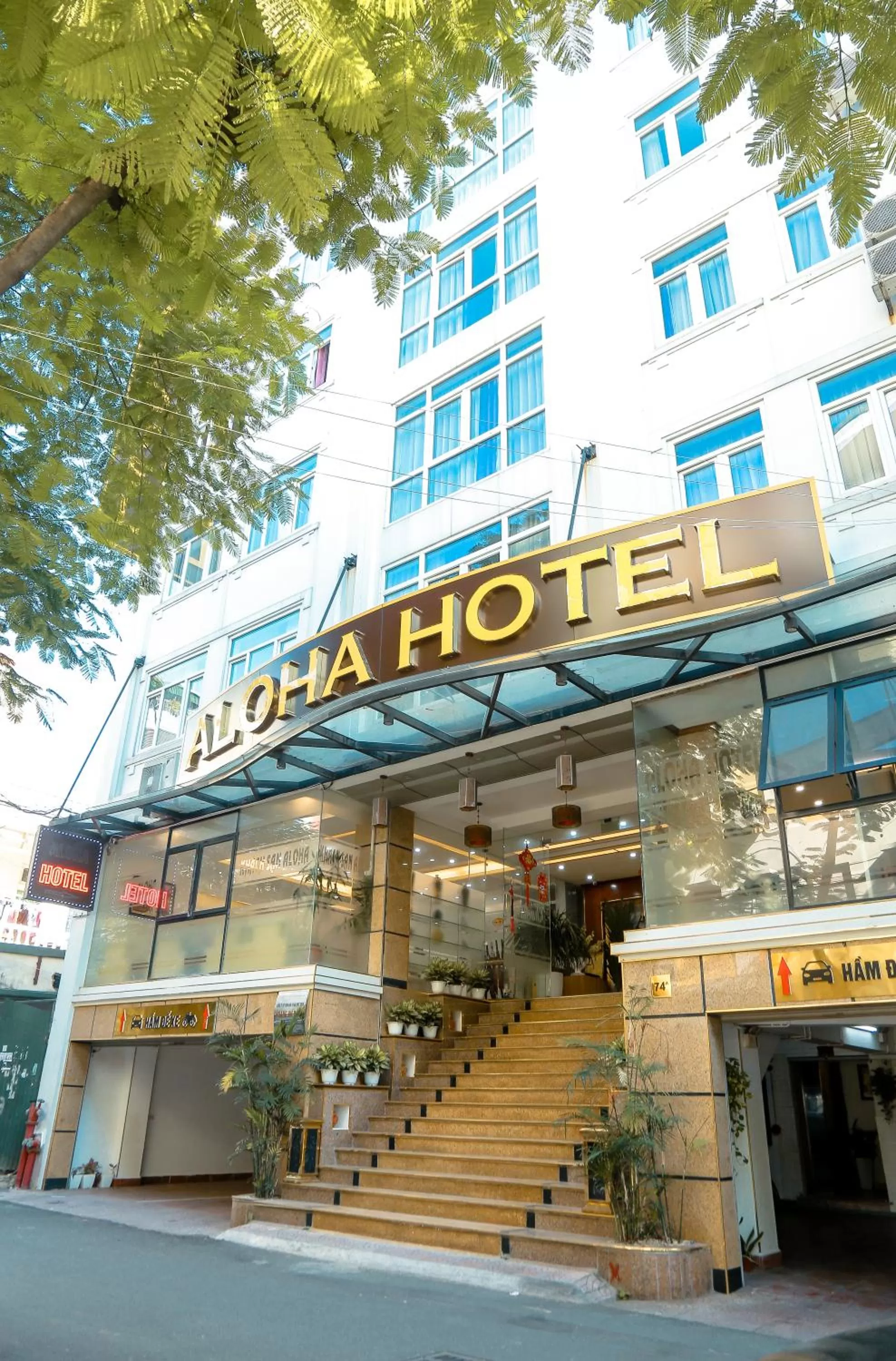 Property building in Aloha Hotel