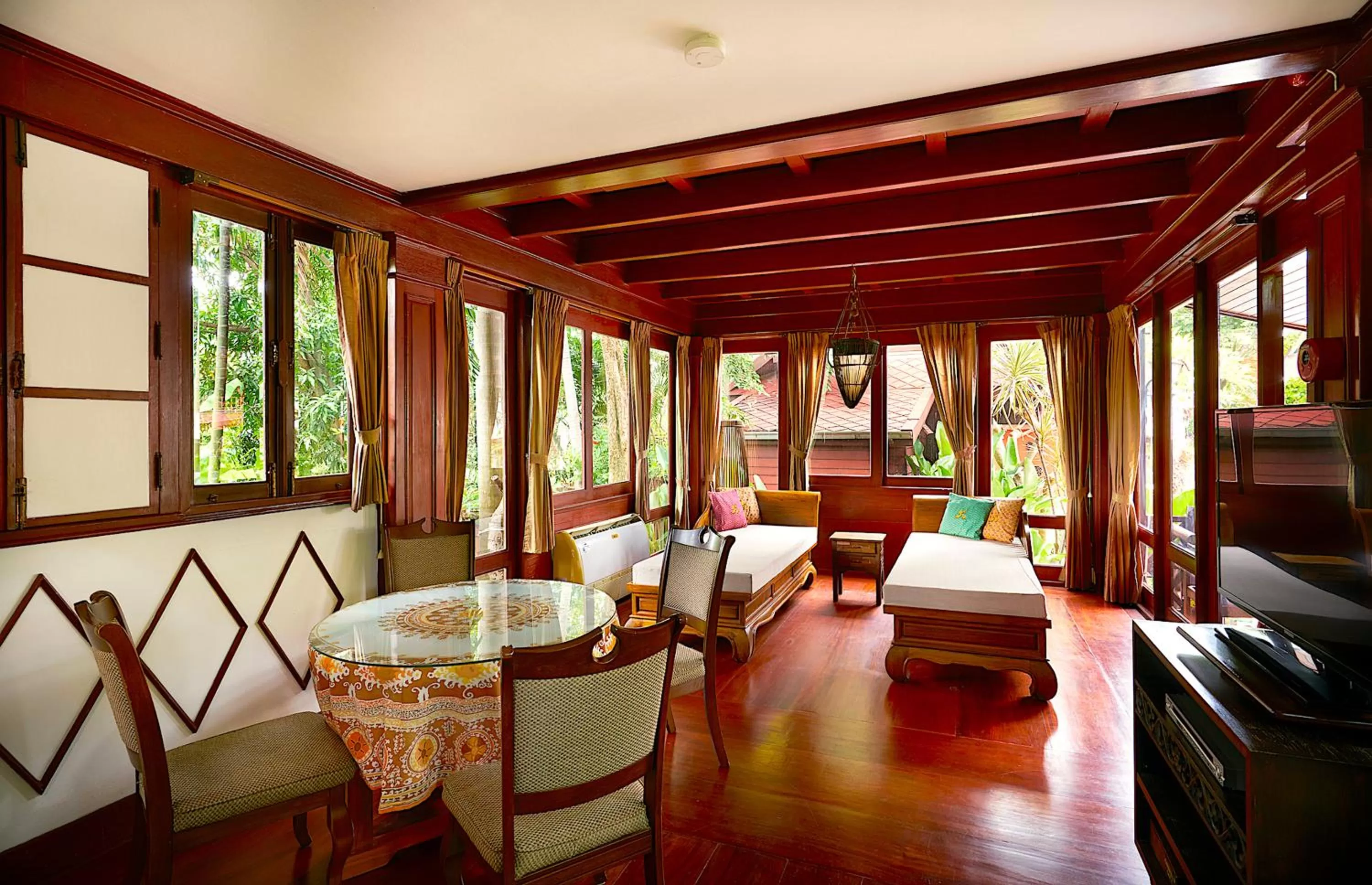 TV and multimedia in Ruenkanok Thaihouse Resort