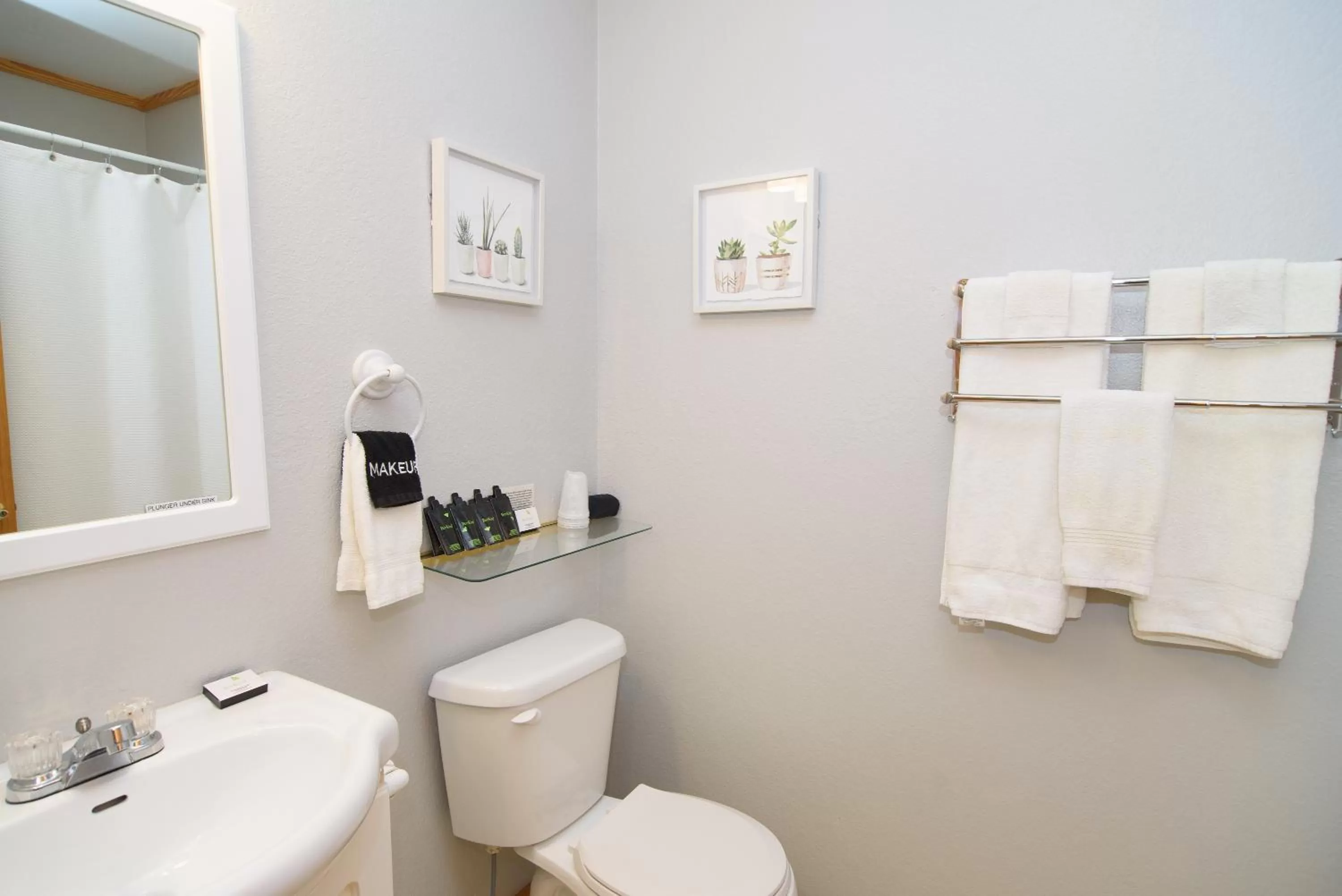 Shower in The Inn on Pamlico Sound