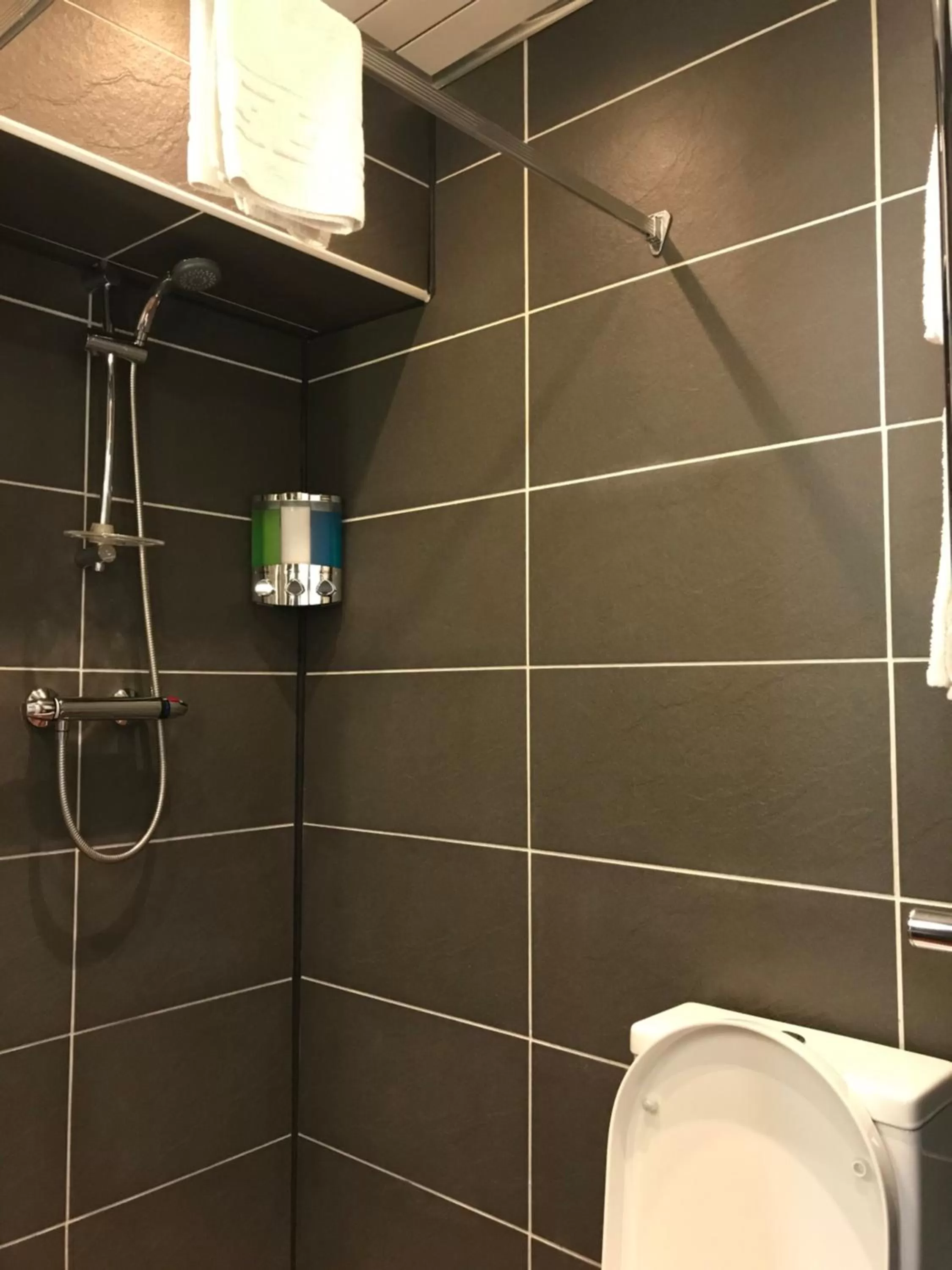 Shower in Cassandra Guest House