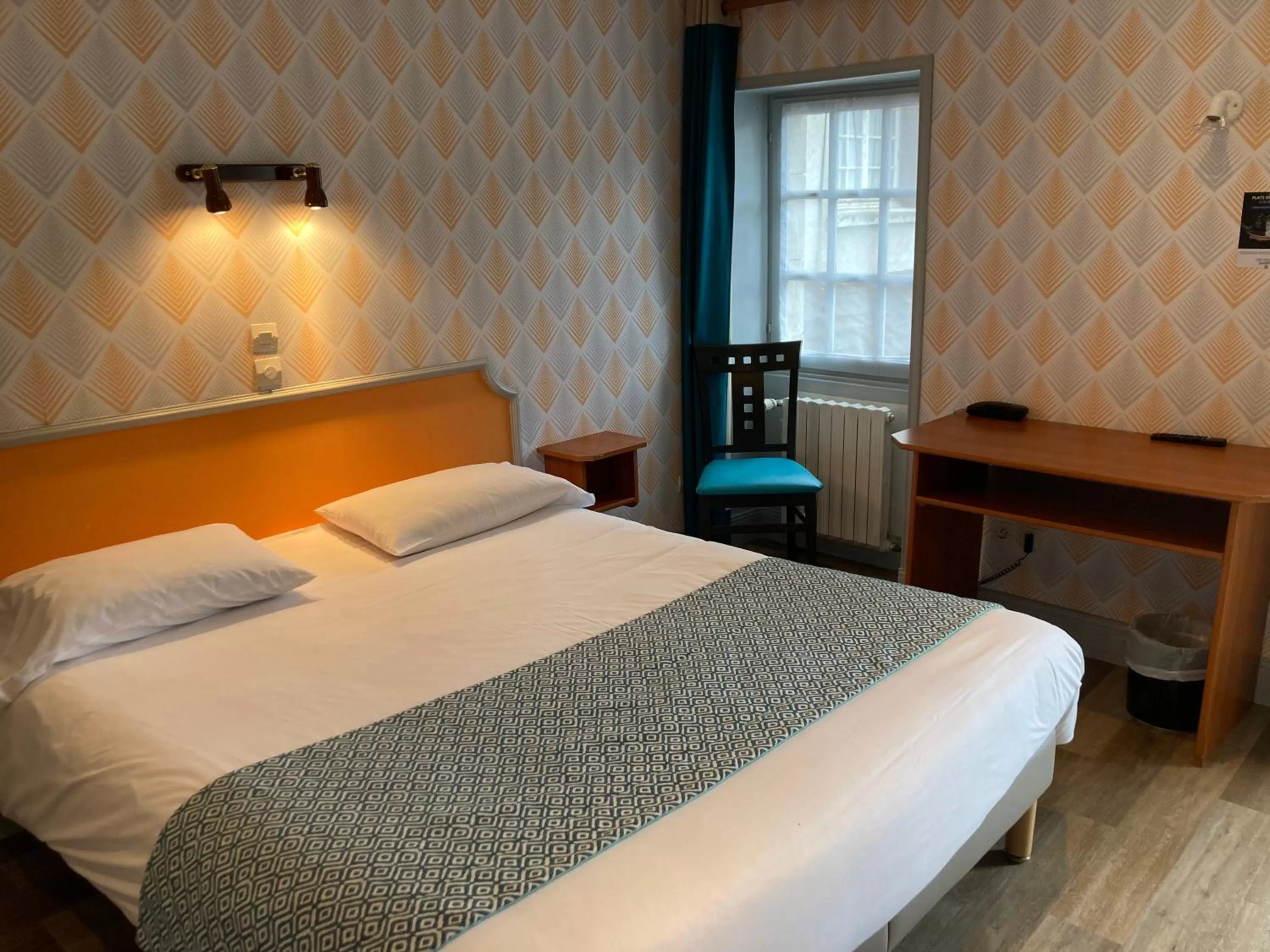 Photo of the whole room, Bed in Hotel Le Bon Laboureur