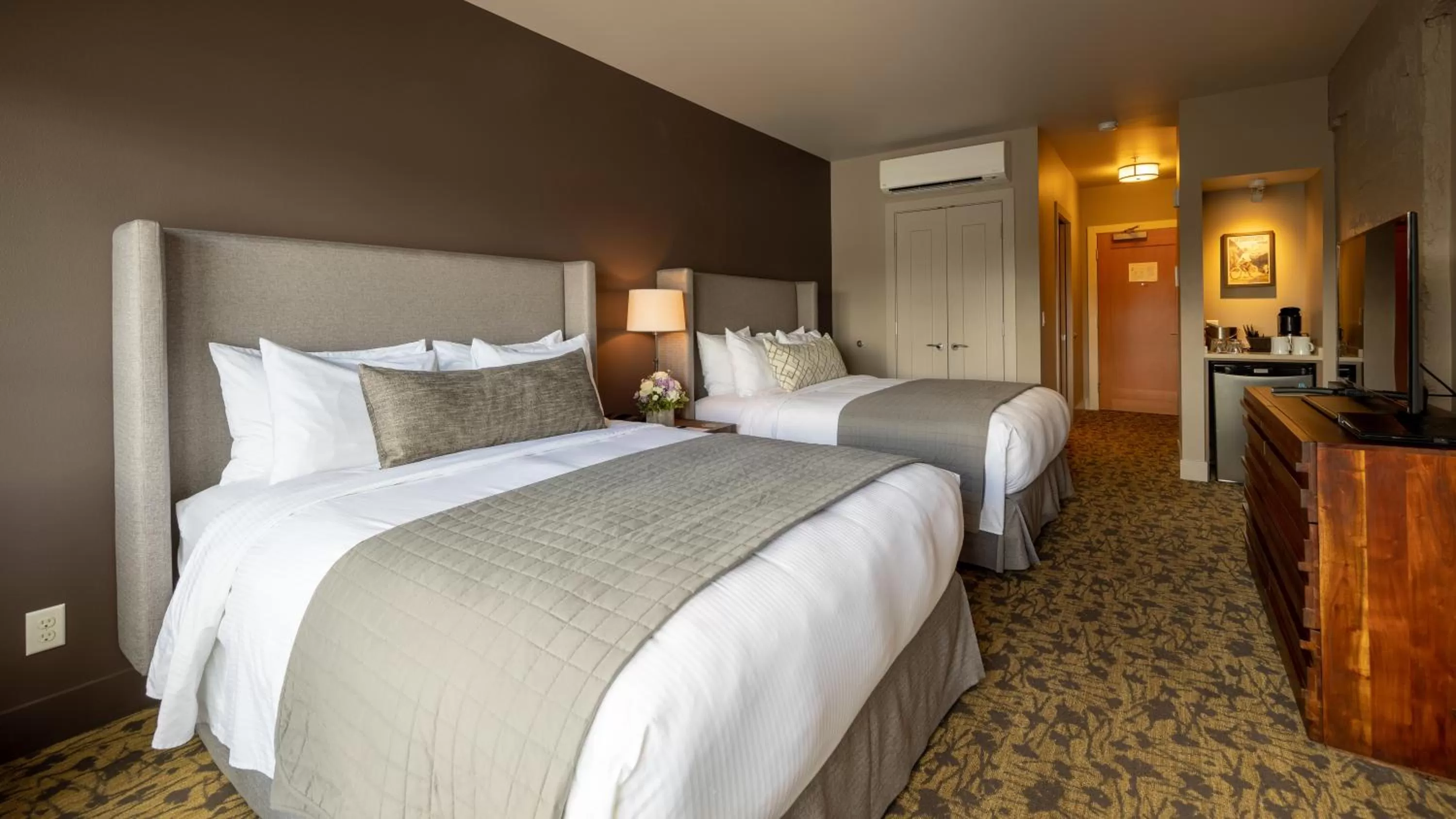 Photo of the whole room, Bed in Inn at Lynden