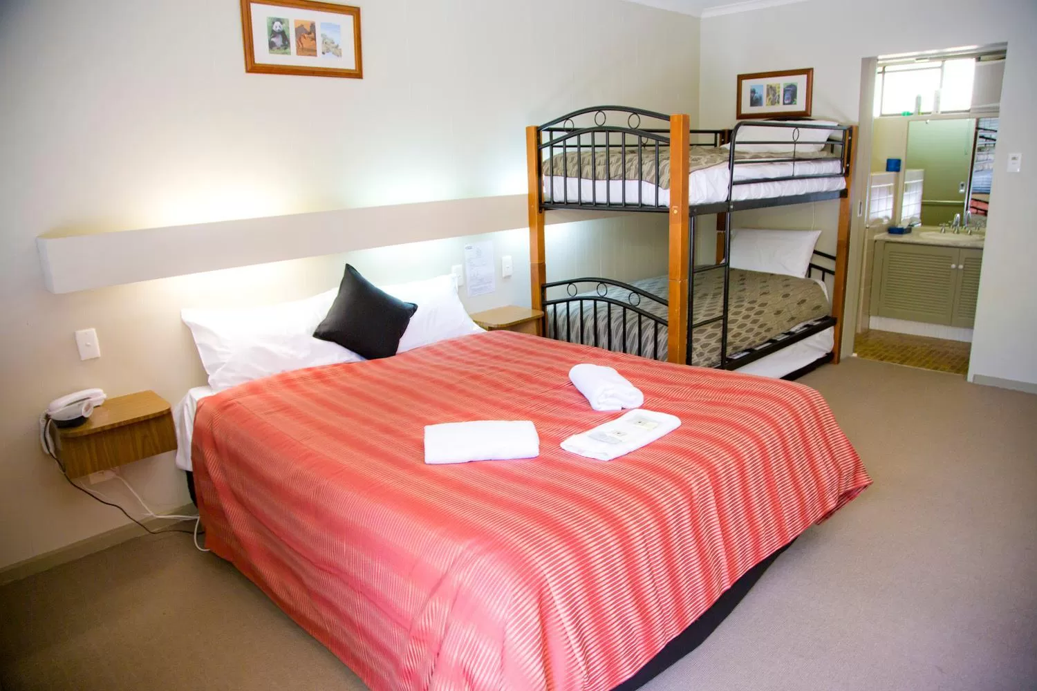 Photo of the whole room, Bed in Black Forest Motel