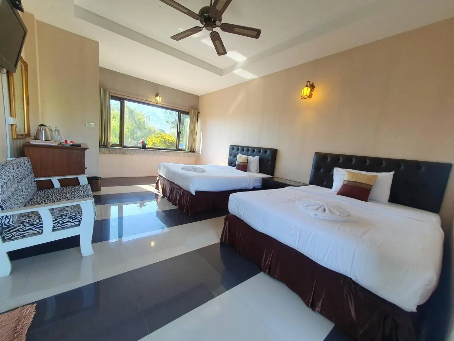 Bedroom, Bed in Dreampark resort