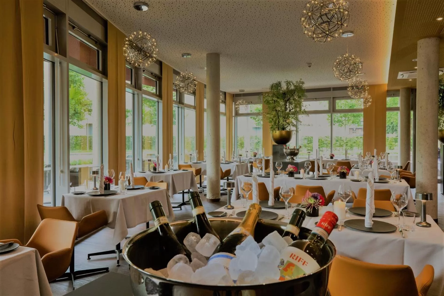 Restaurant/places to eat in The Bridgge Grand Boutique Hotel