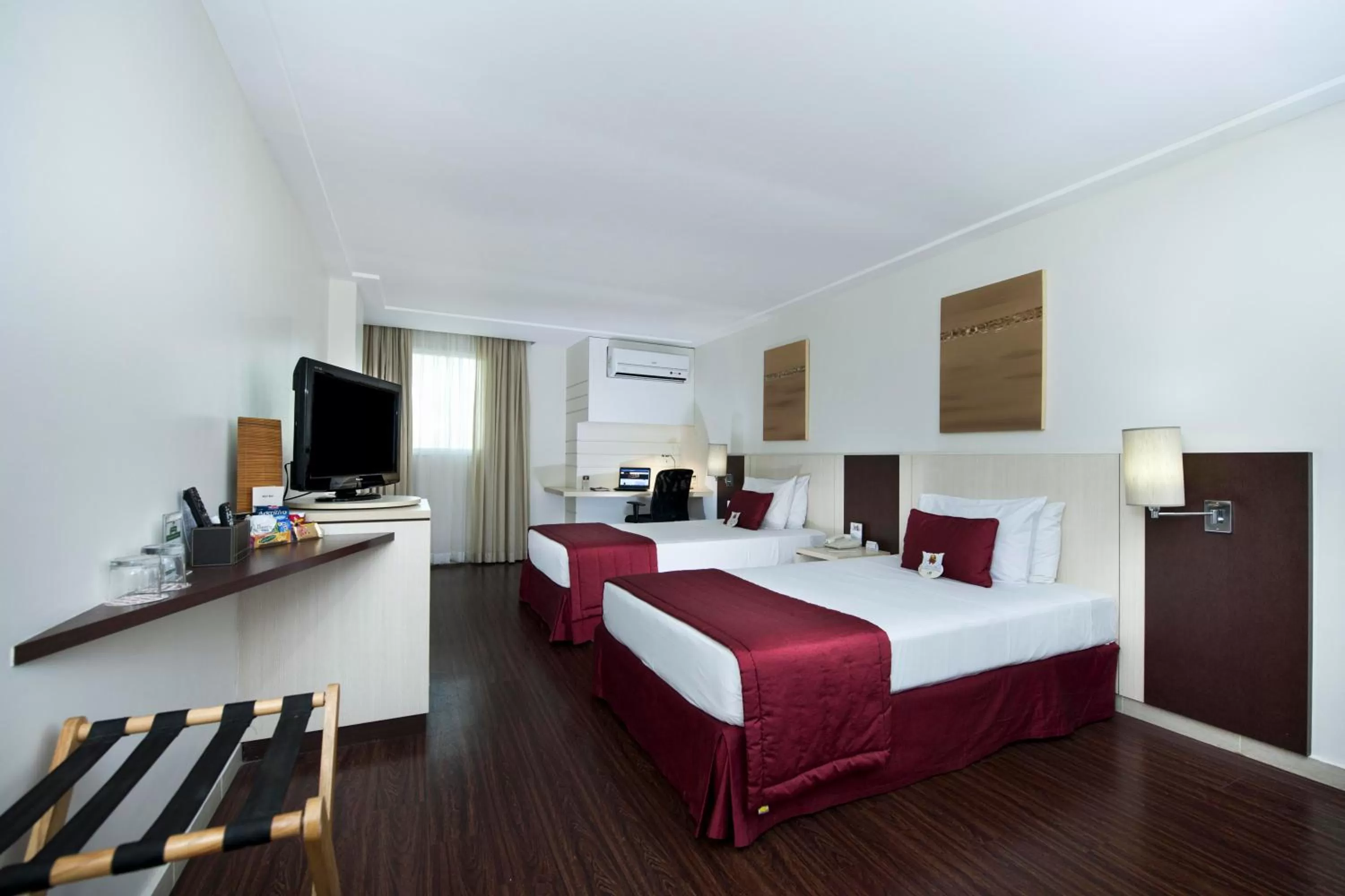 Photo of the whole room, Bed in Comfort Suites Macaé