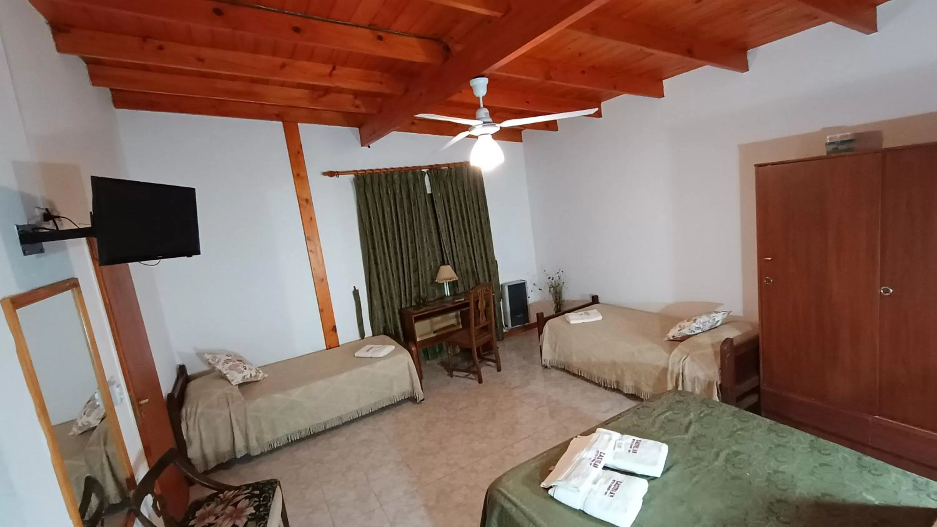 Bed in Castelar - Hotel & Apart