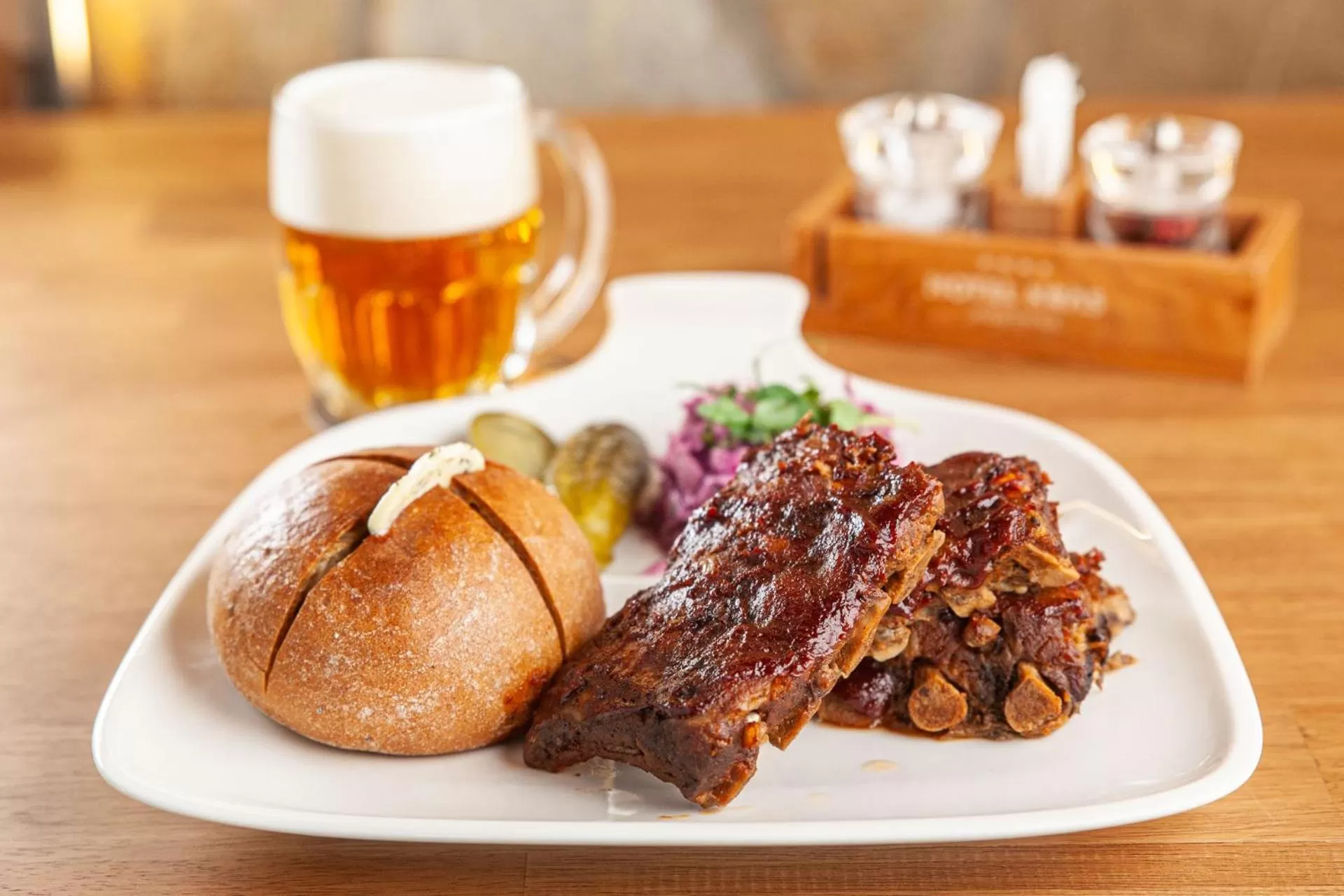 Restaurant/places to eat in Hotel Kras