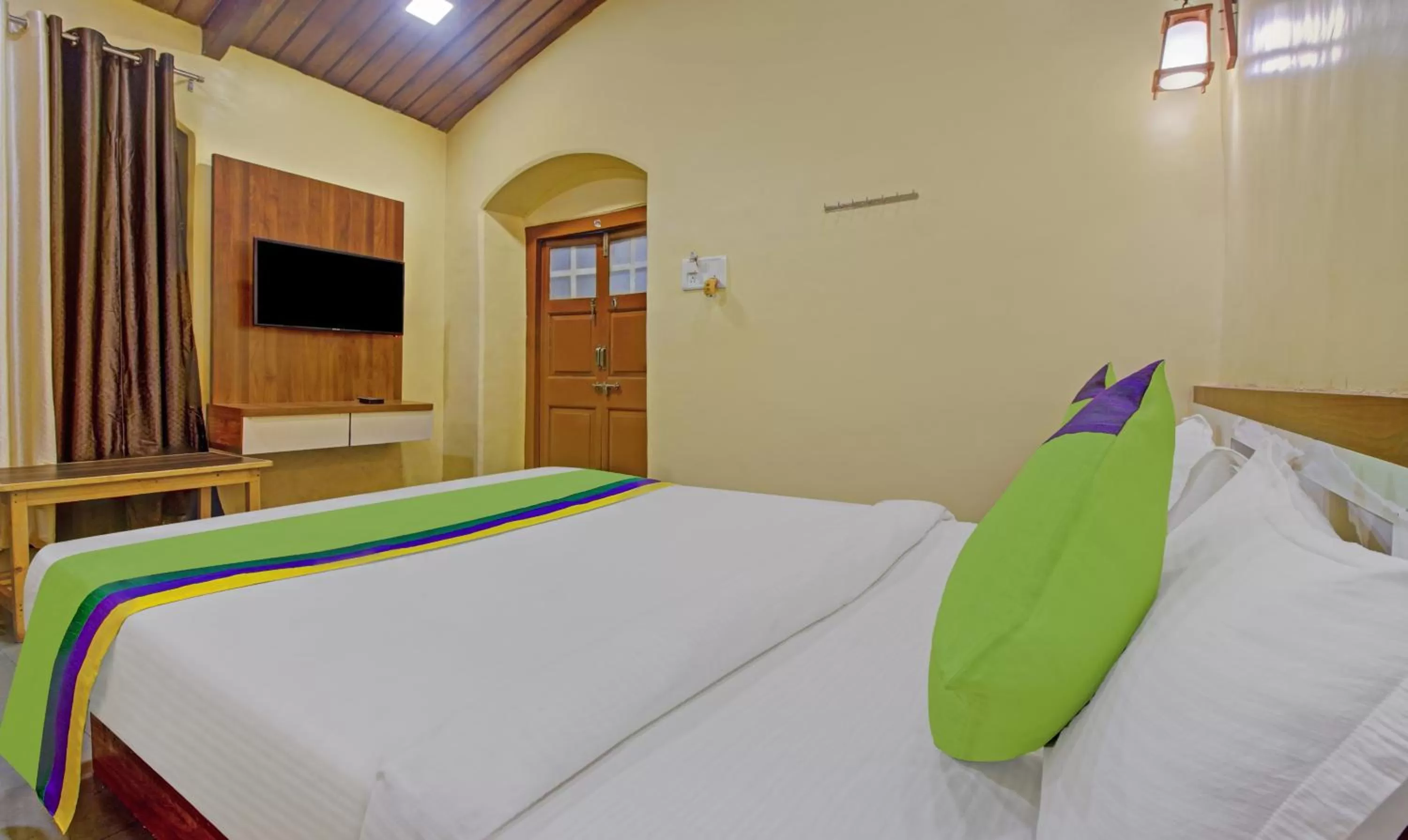 Bed in Treebo Trend Shalimar In The Forest Matheran