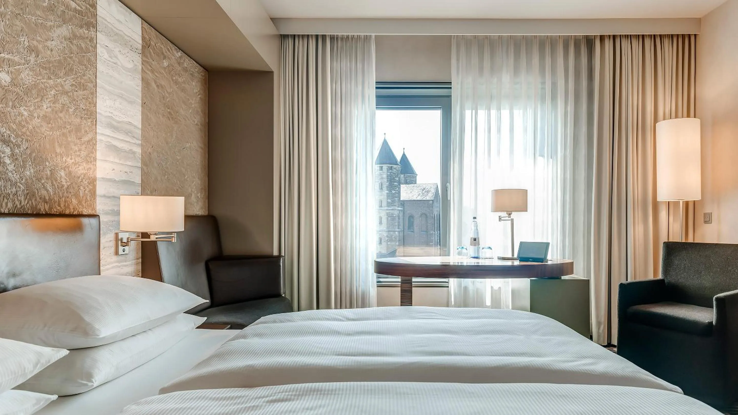 Bed in Dorint Hotel am Heumarkt Köln