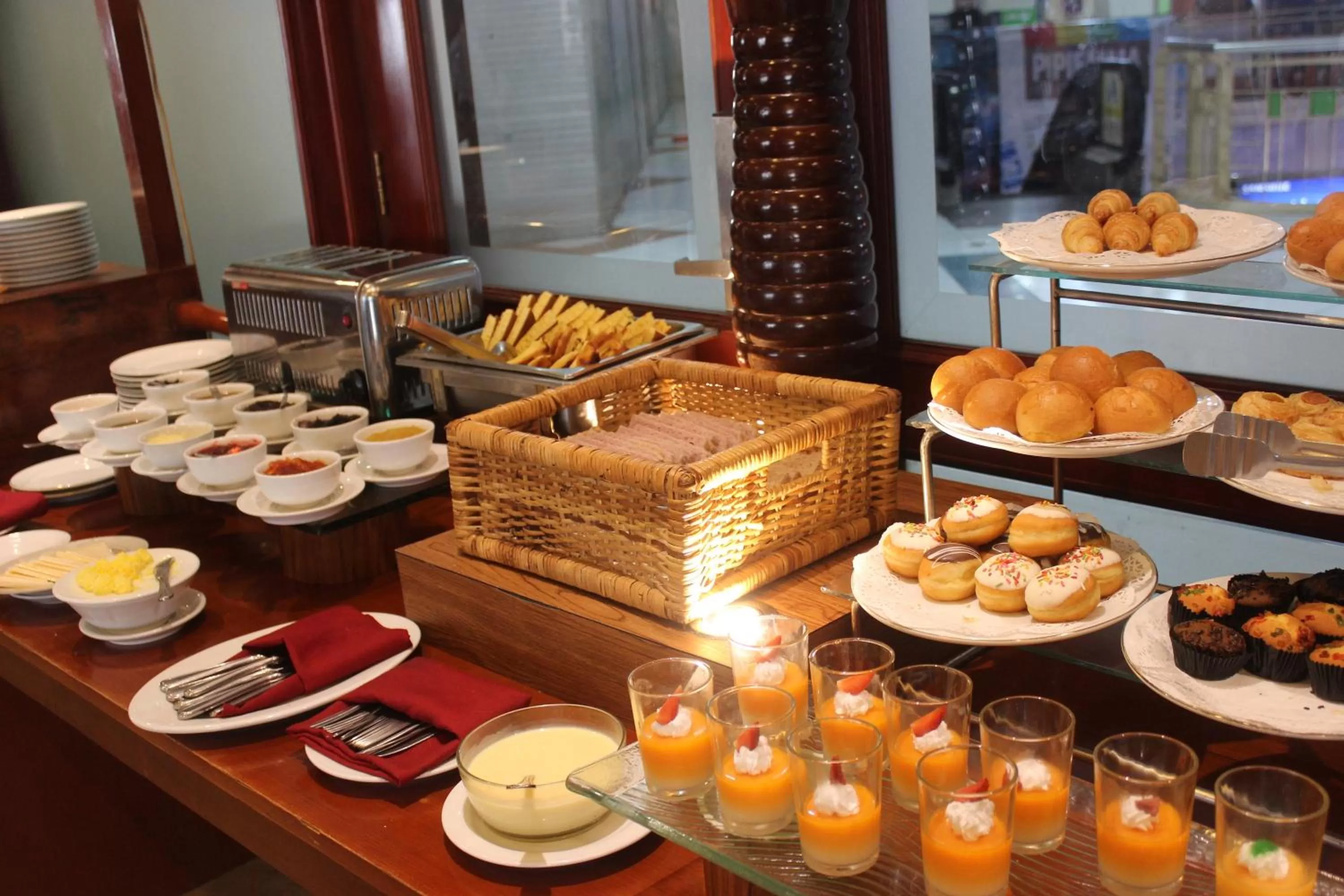 Meals in Grand Arkenso Park View