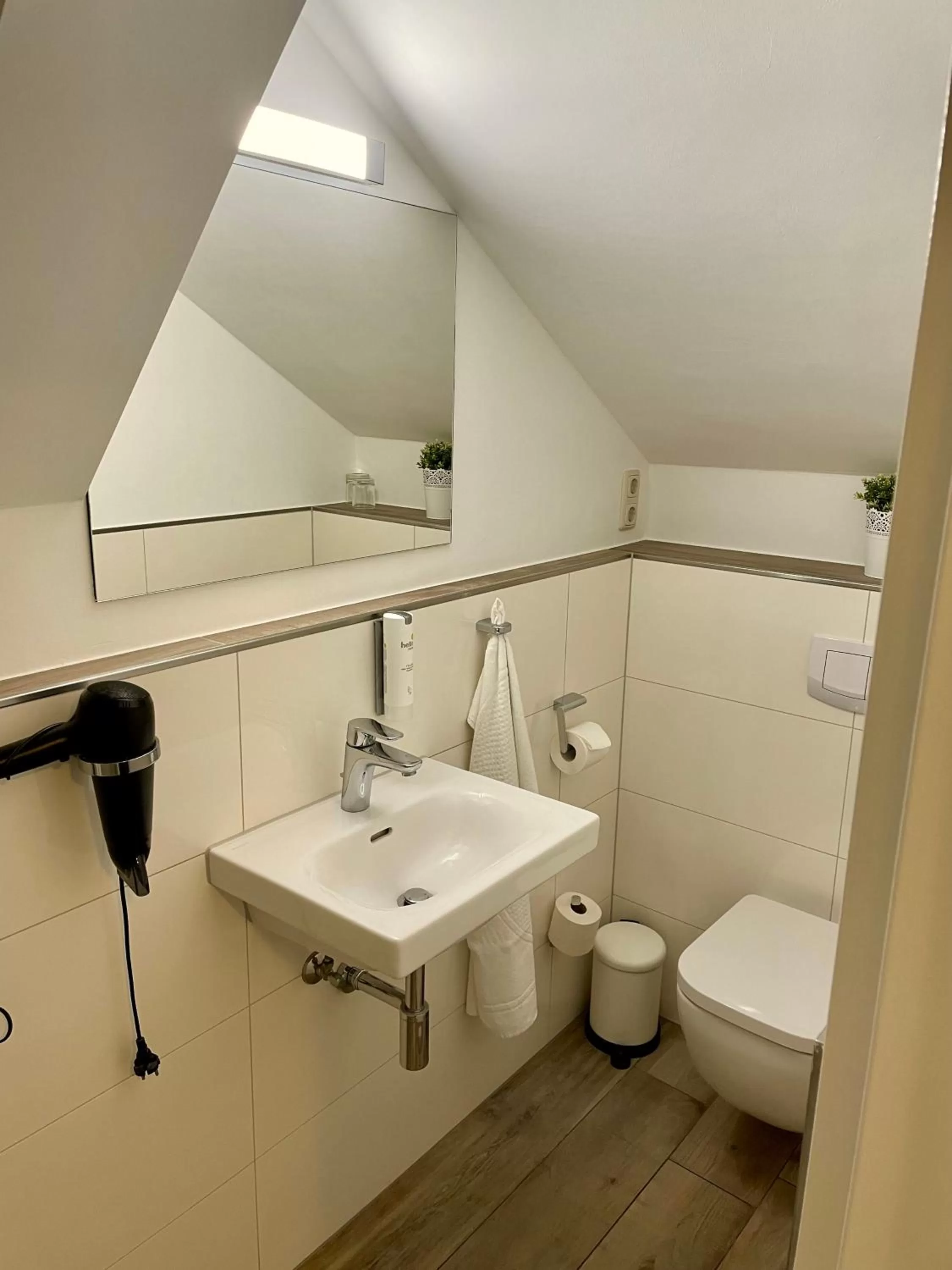 Bathroom in Gasthof Scharfe Kurve