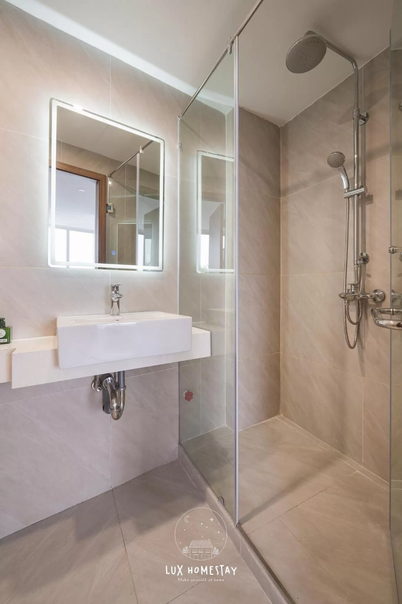 Shower in Lux Westlake Studio