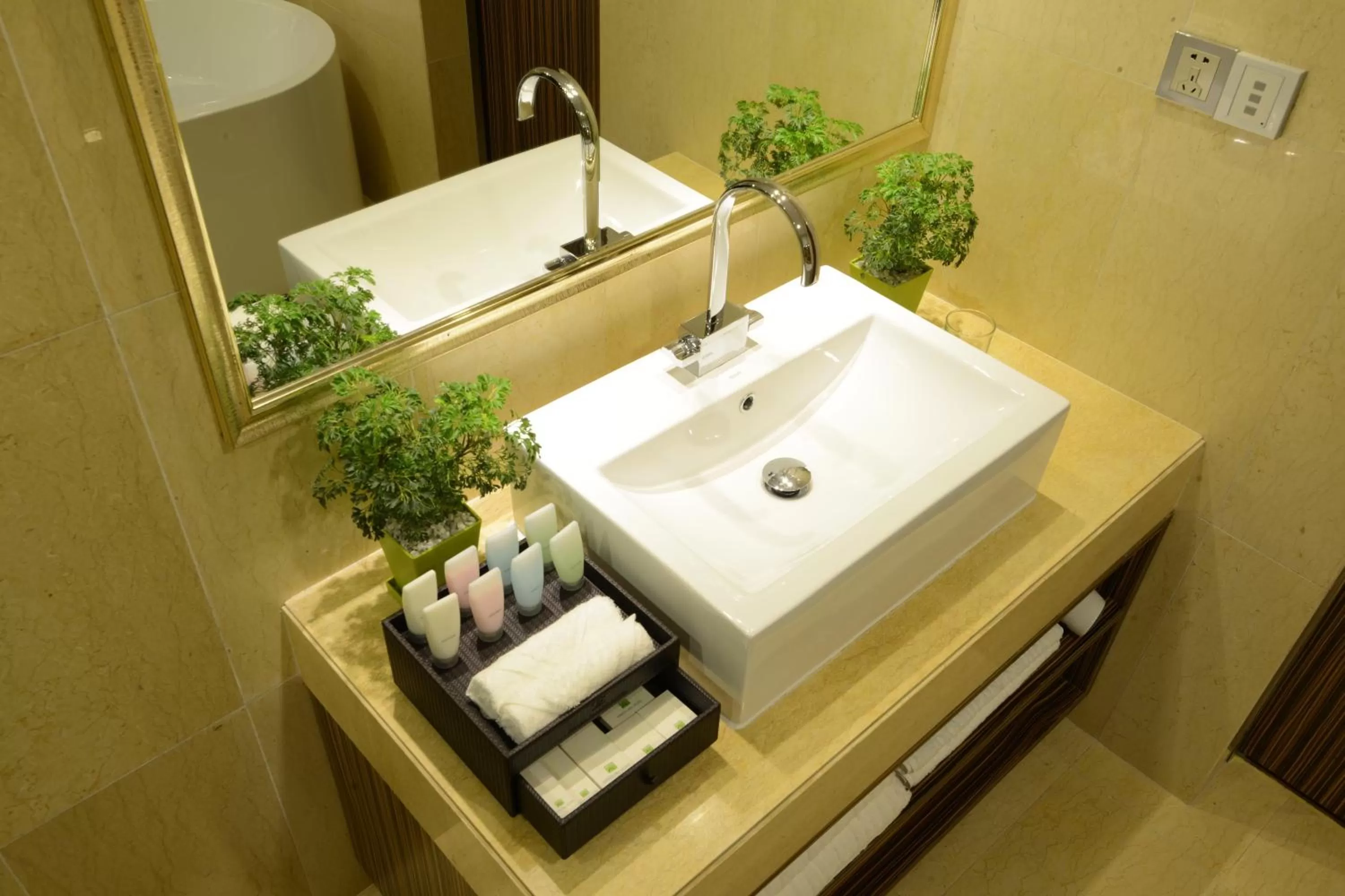 Bathroom in Best Western Chinatown Hotel