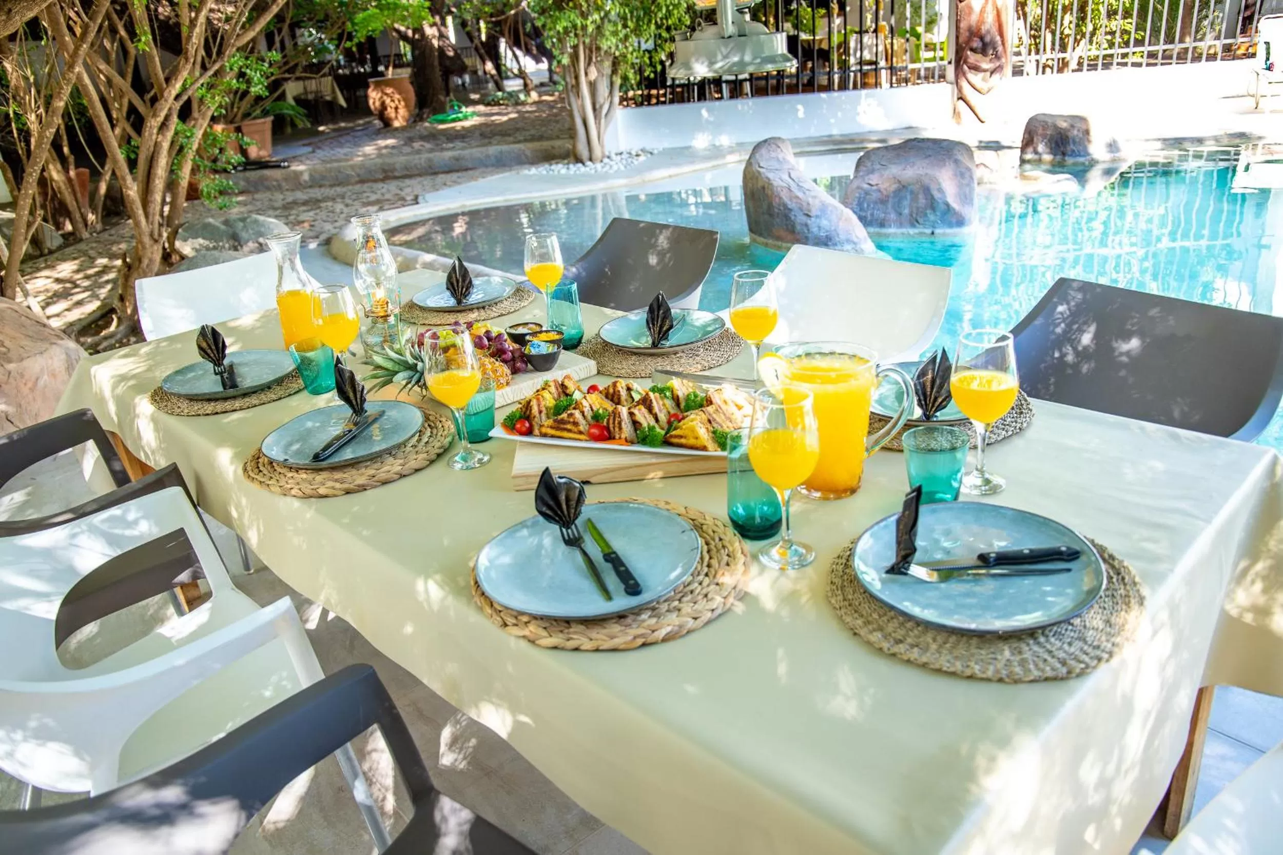 Food and drinks in Out of Africa Town Lodge