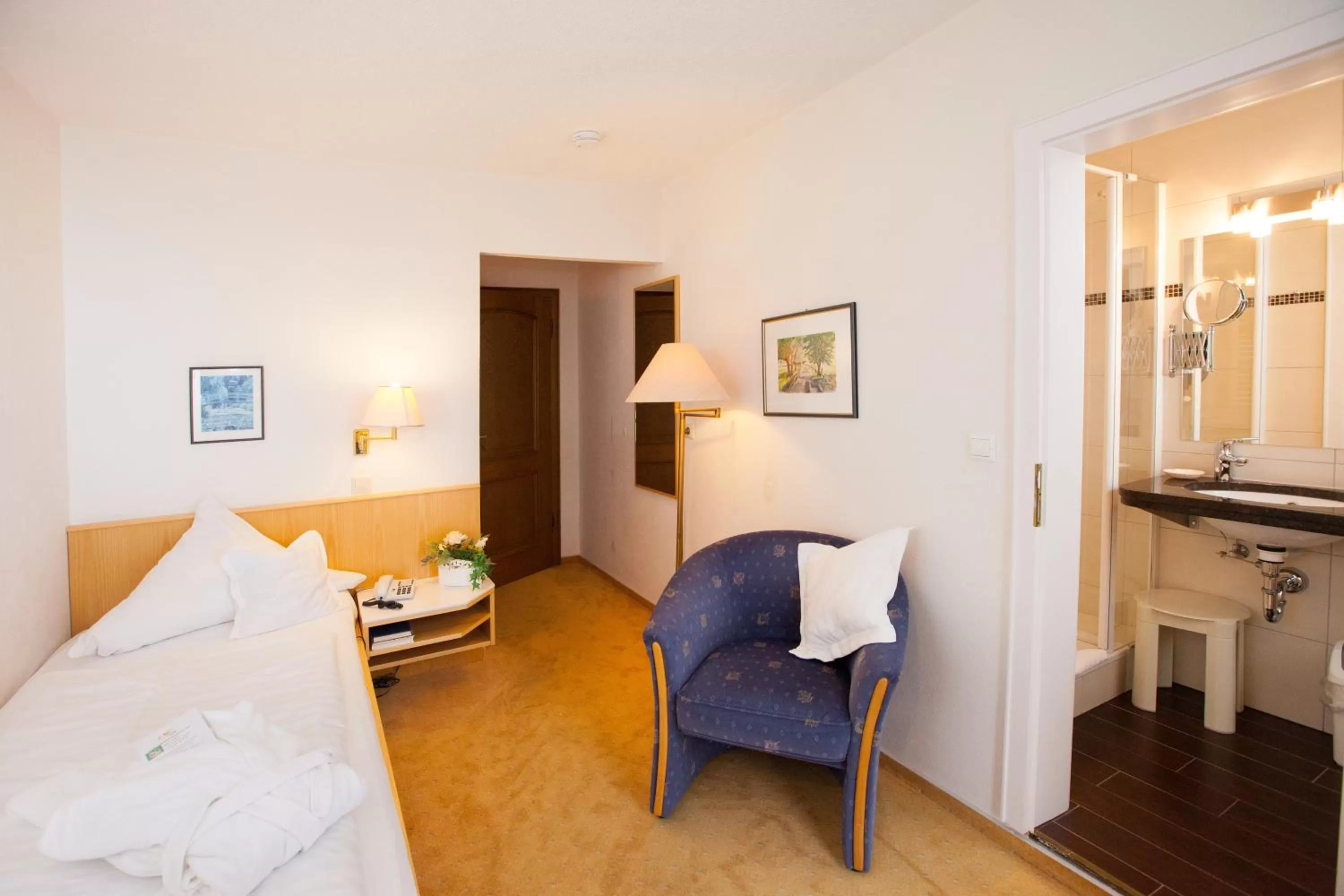 Photo of the whole room, Bed in Ferienhotel Haus Becker