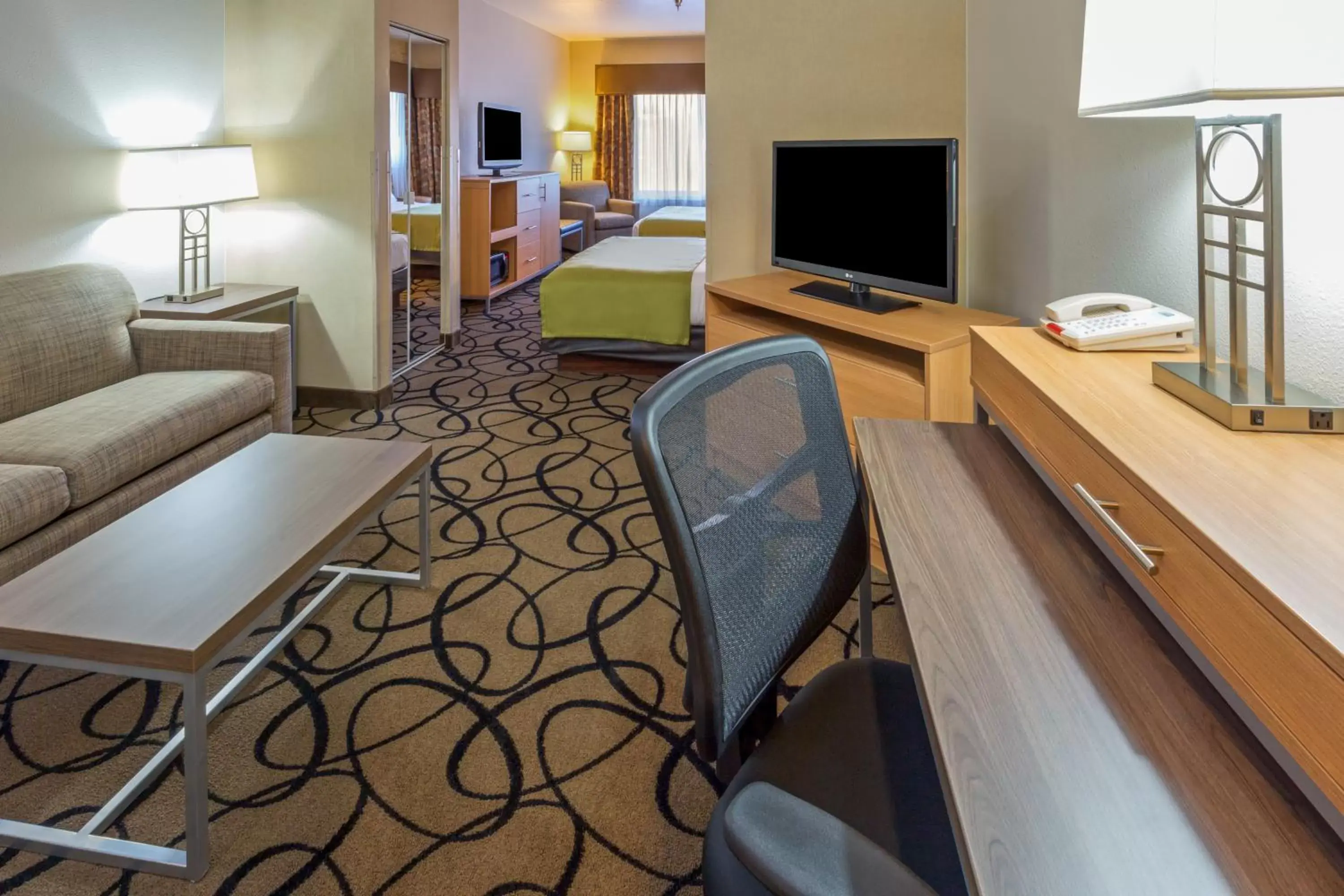 One-Bedroom Suite - Disability Access Hearing Accessible - Non-Smoking in Holiday Inn Express Hotel and Suites - Henderson, an IHG Hotel One-Bedroom Suite - Disability Access Hearing Accessible - Non-Smoking in Holiday Inn Express Hotel and Suites - Henderson, an IHG Hotel