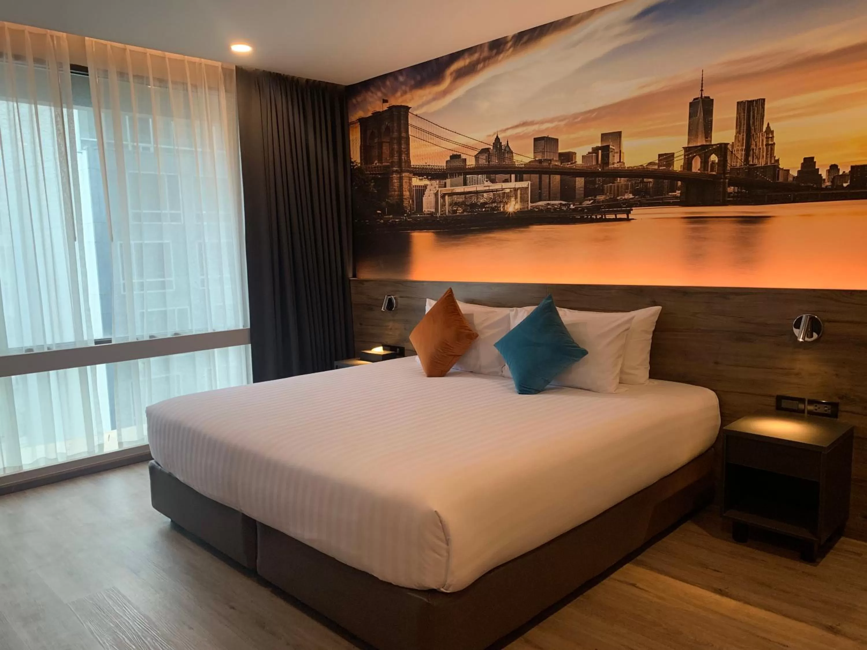 Bedroom, Bed in Manhattan Hotel Bangkok