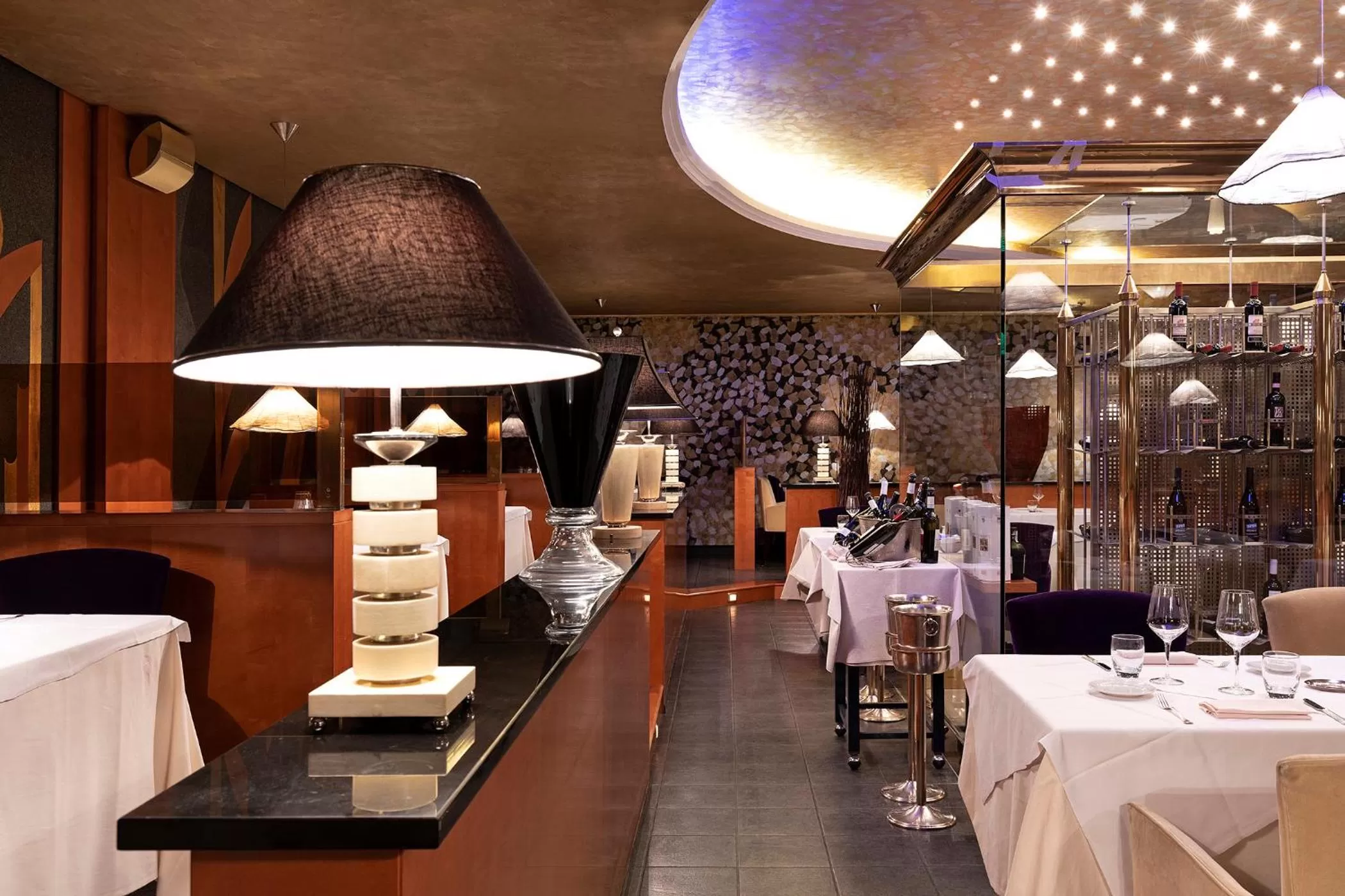 Restaurant/places to eat in Royal Hotel Carlton