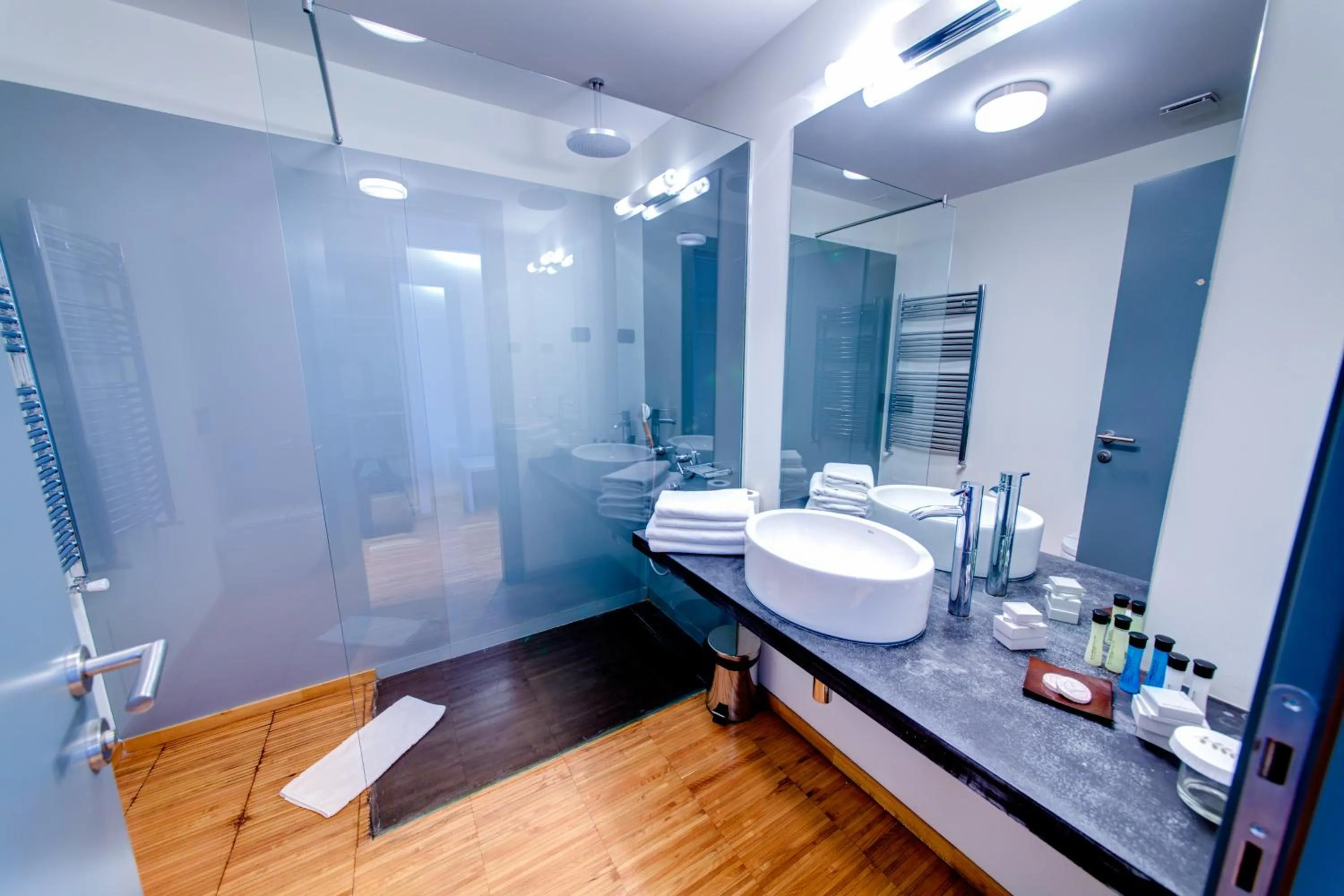 Bathroom in Sarroglia Hotel