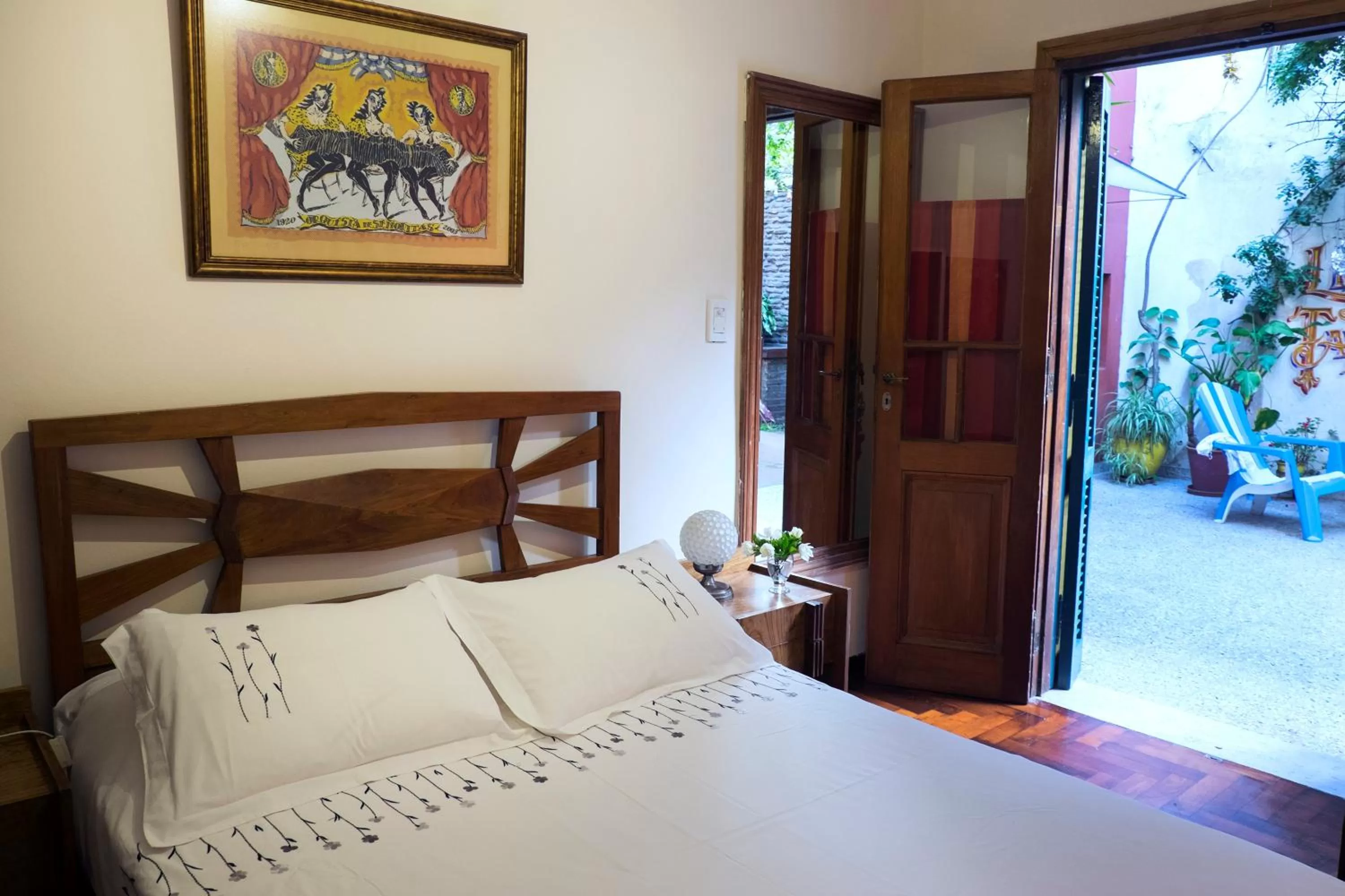 Classic Double Room with Bath in Lina's Tango Guesthouse