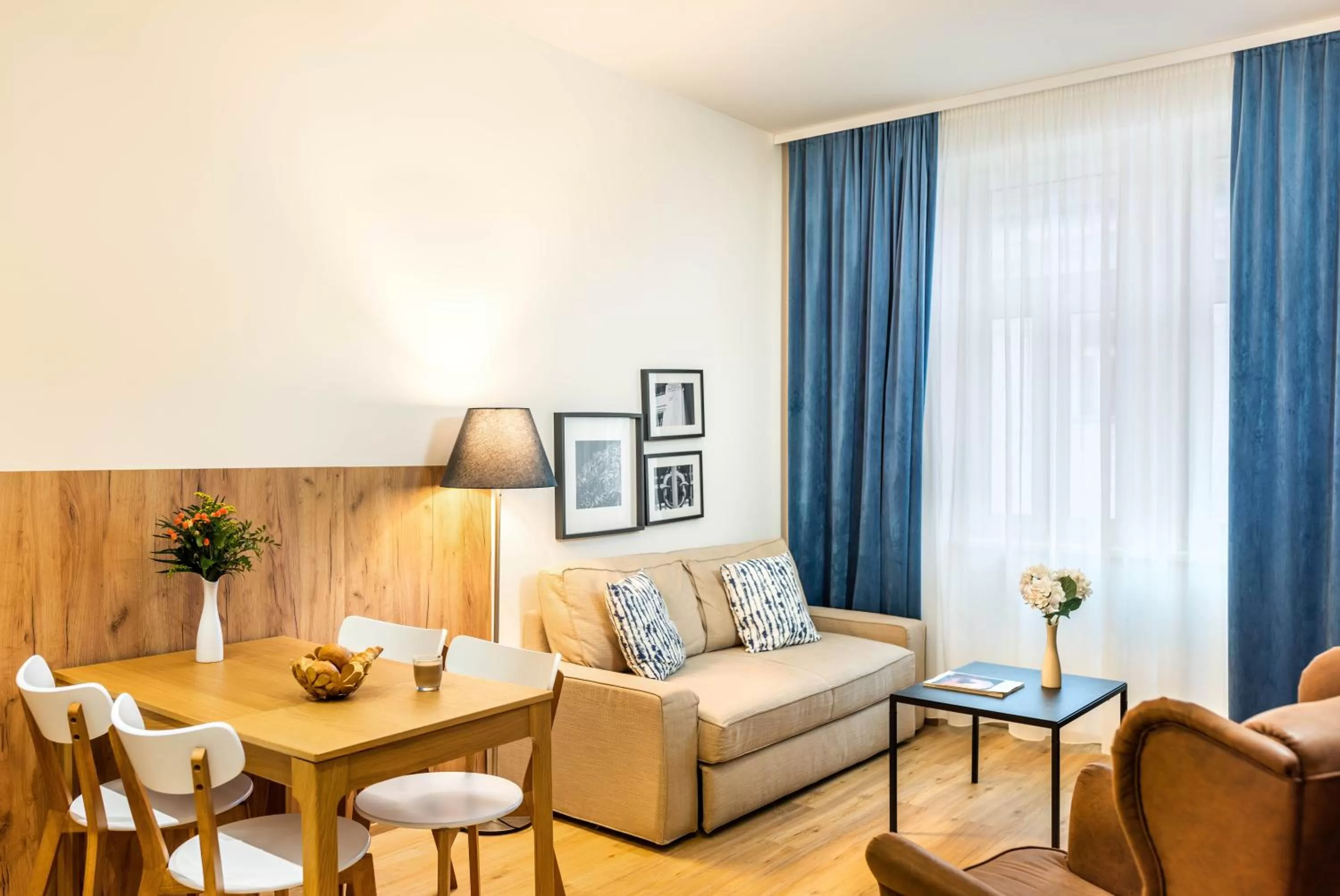 Living room in Jimmy's Apartments Emerald