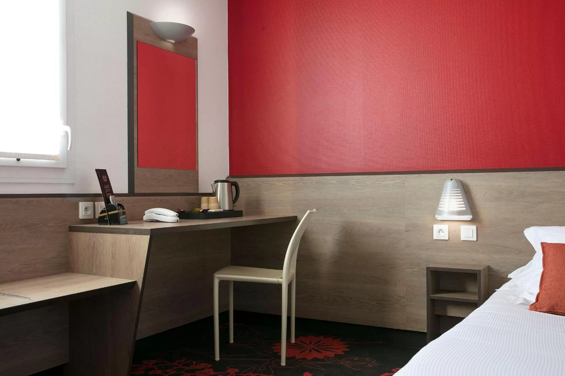 Photo of the whole room, Bed in Hotel Clermont Estaing