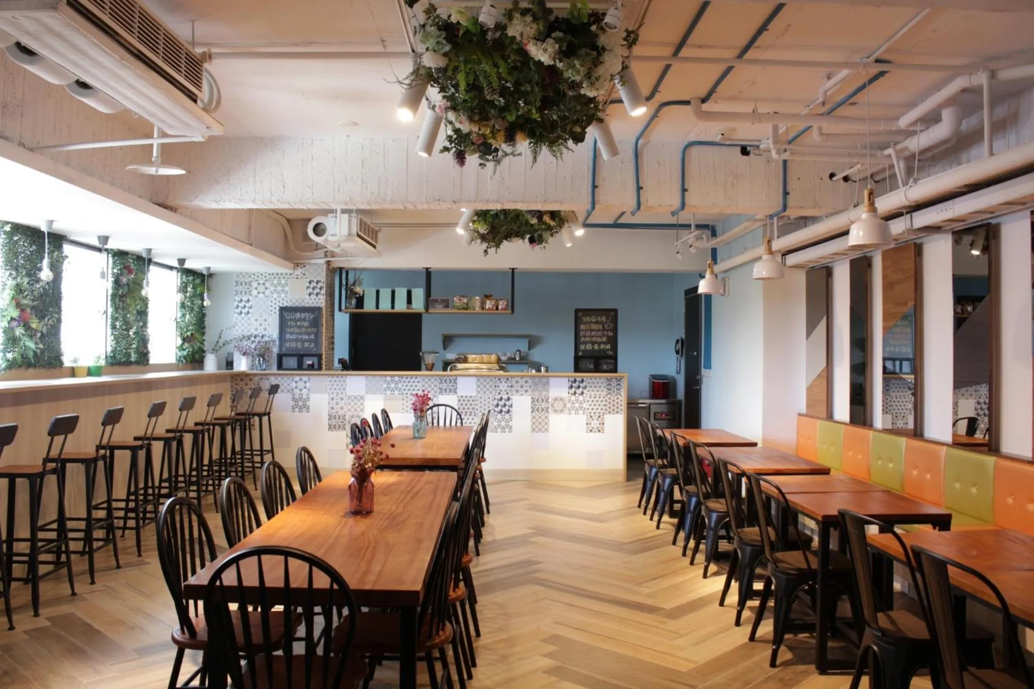 Restaurant/places to eat in Loosha Hostel