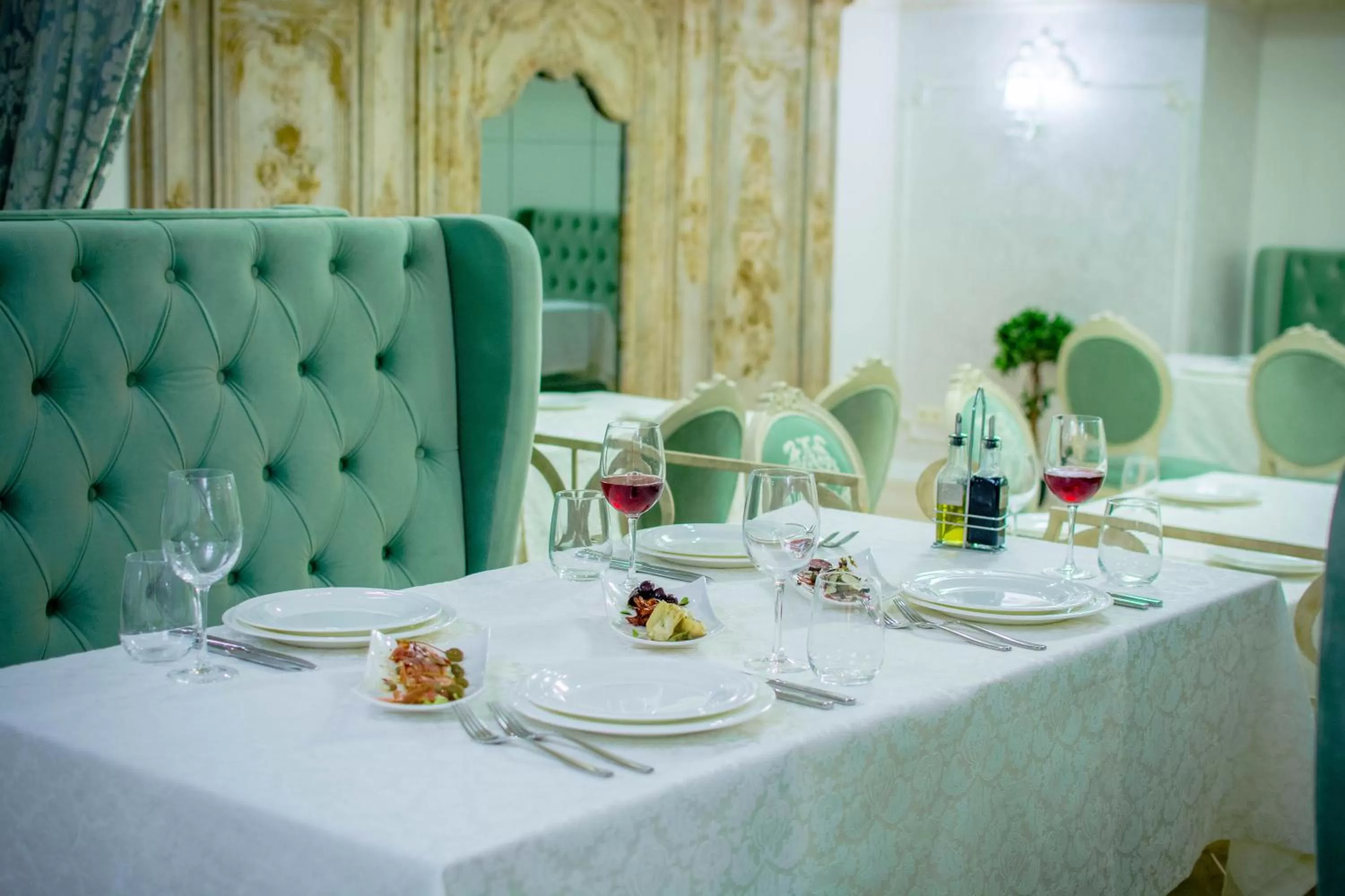 Patio in Bristol Central Park Hotel