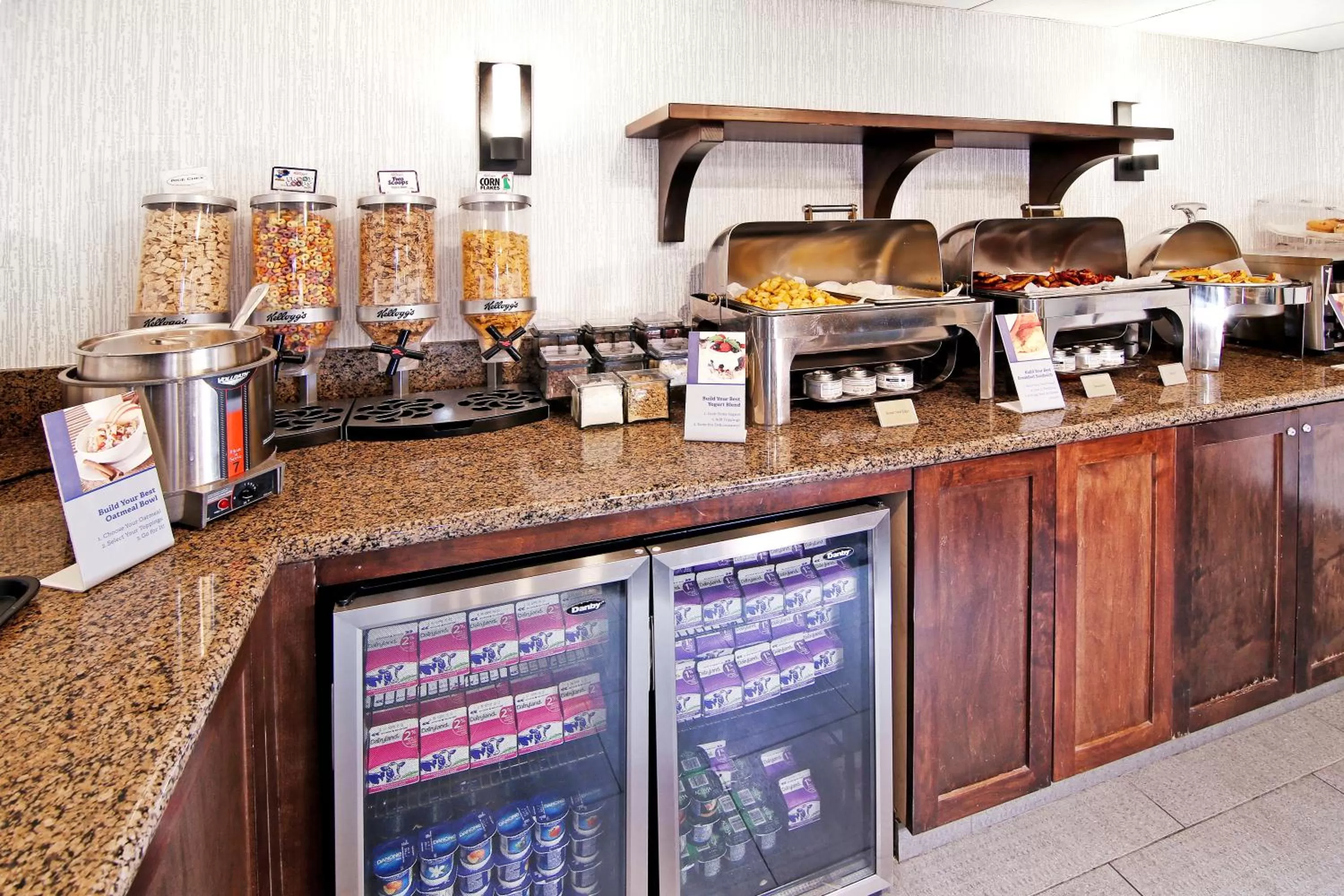 Breakfast in Best Western Plus Banff International Lodge