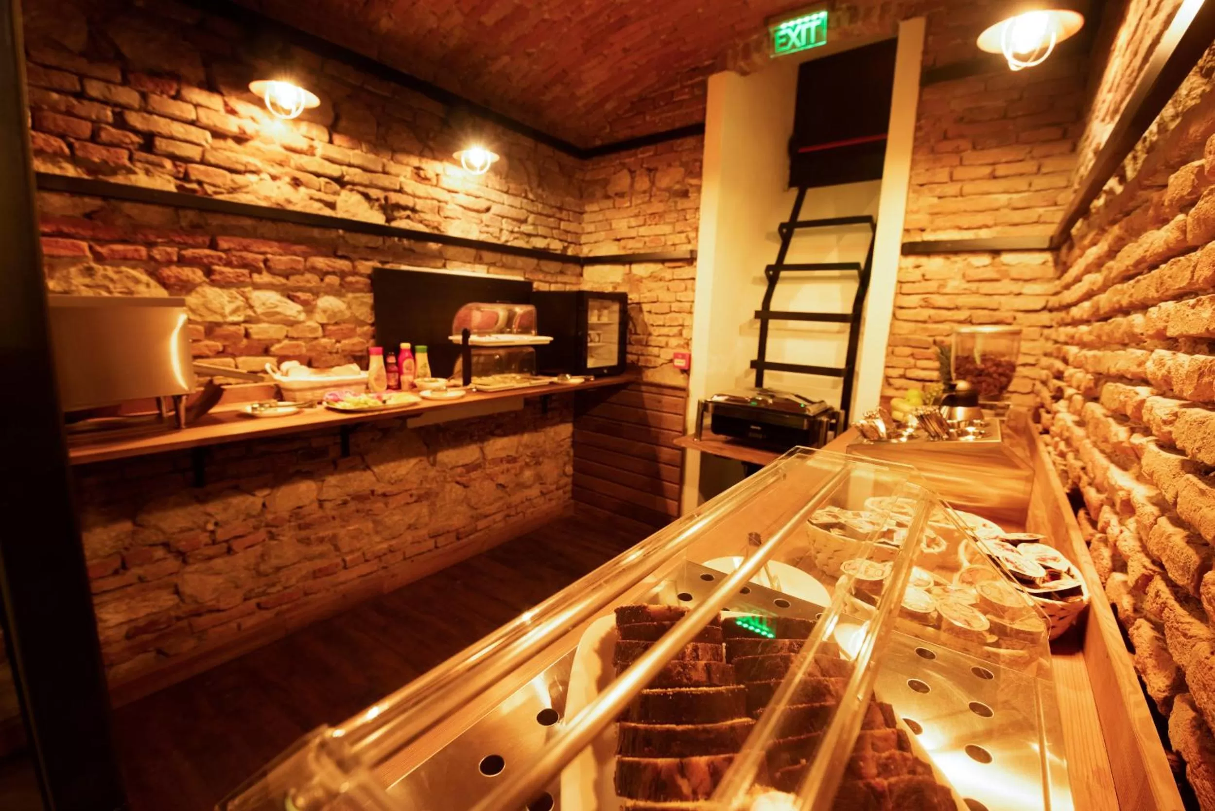 Breakfast in HOTEL BOUTIQUE CASA CHITIC -HOTEL AND RESTAURANT Str Johann Gott nr7