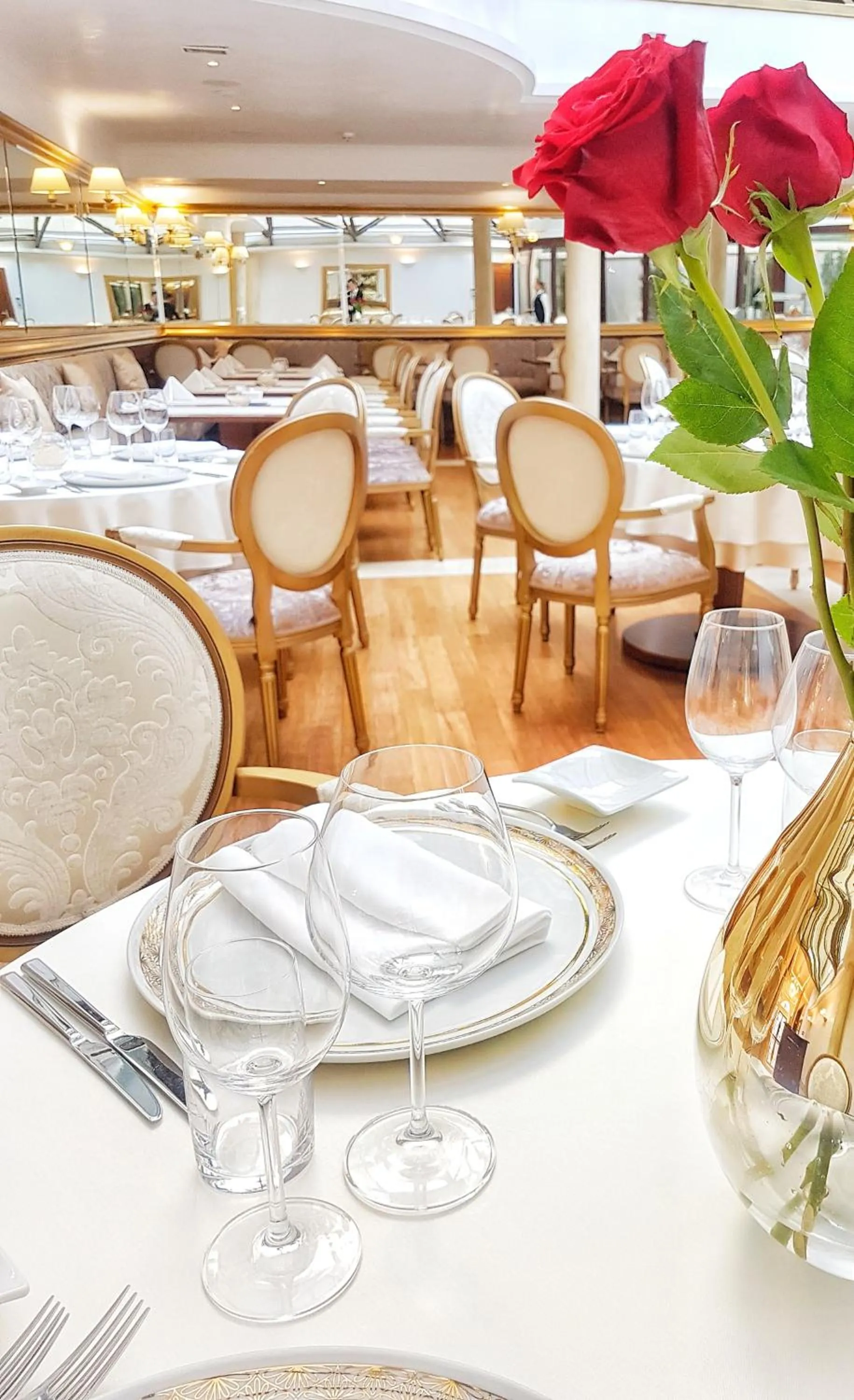 Restaurant/places to eat in Hotel Le Premier