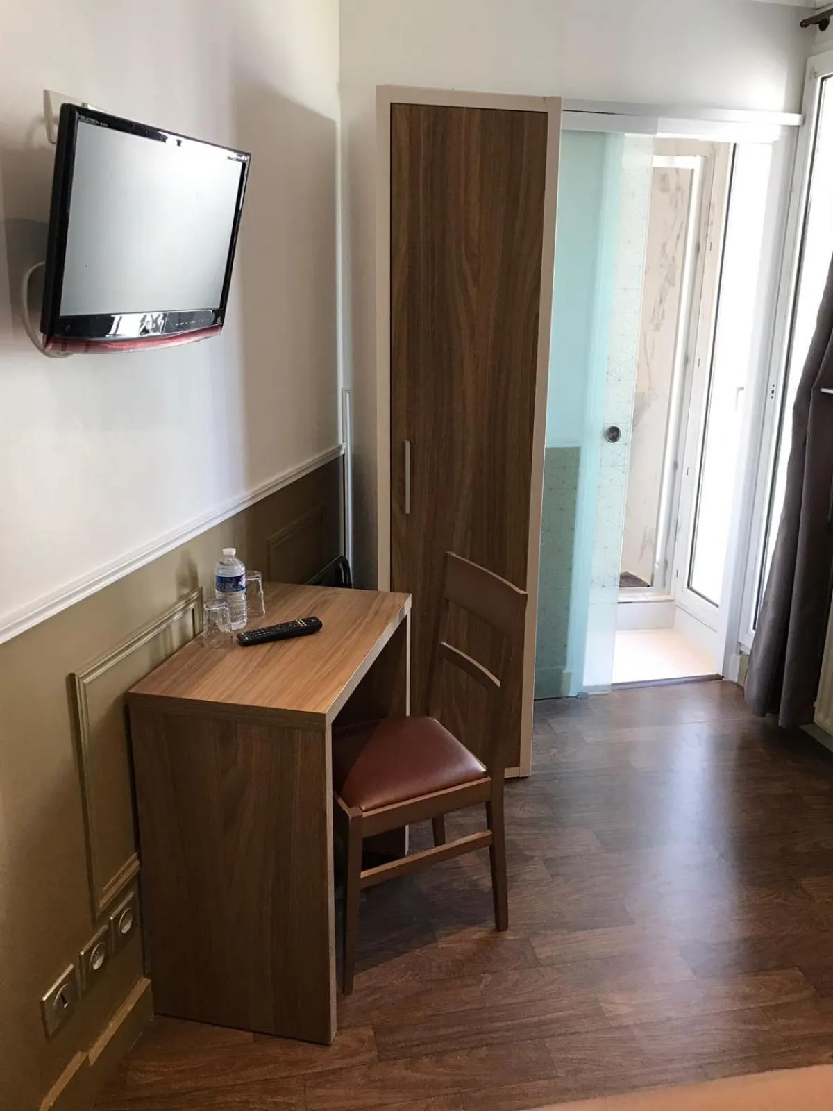 TV and multimedia in Grand Hotel Nouvel Opera