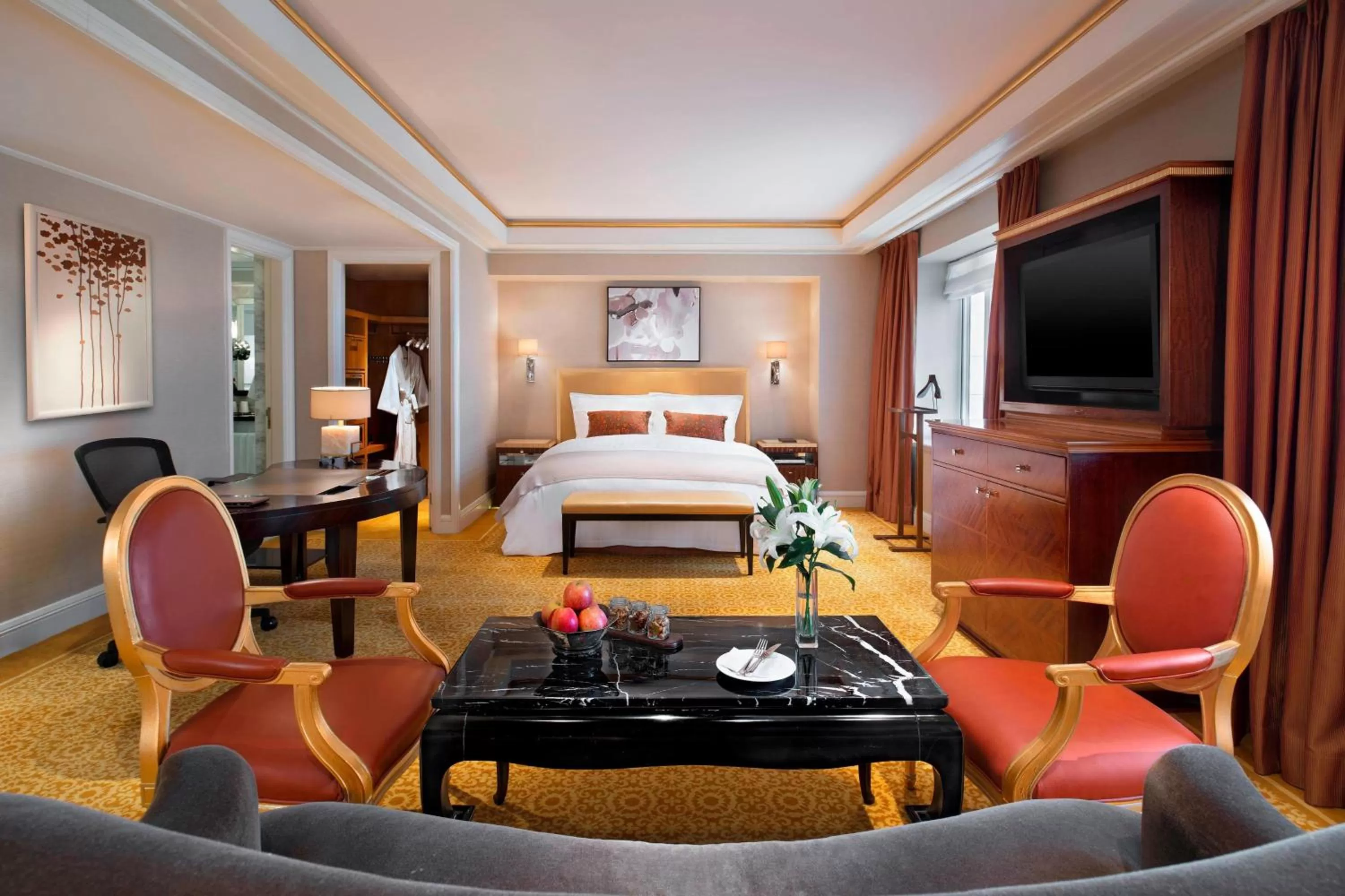 Photo of the whole room, Bed in The St. Regis Beijing