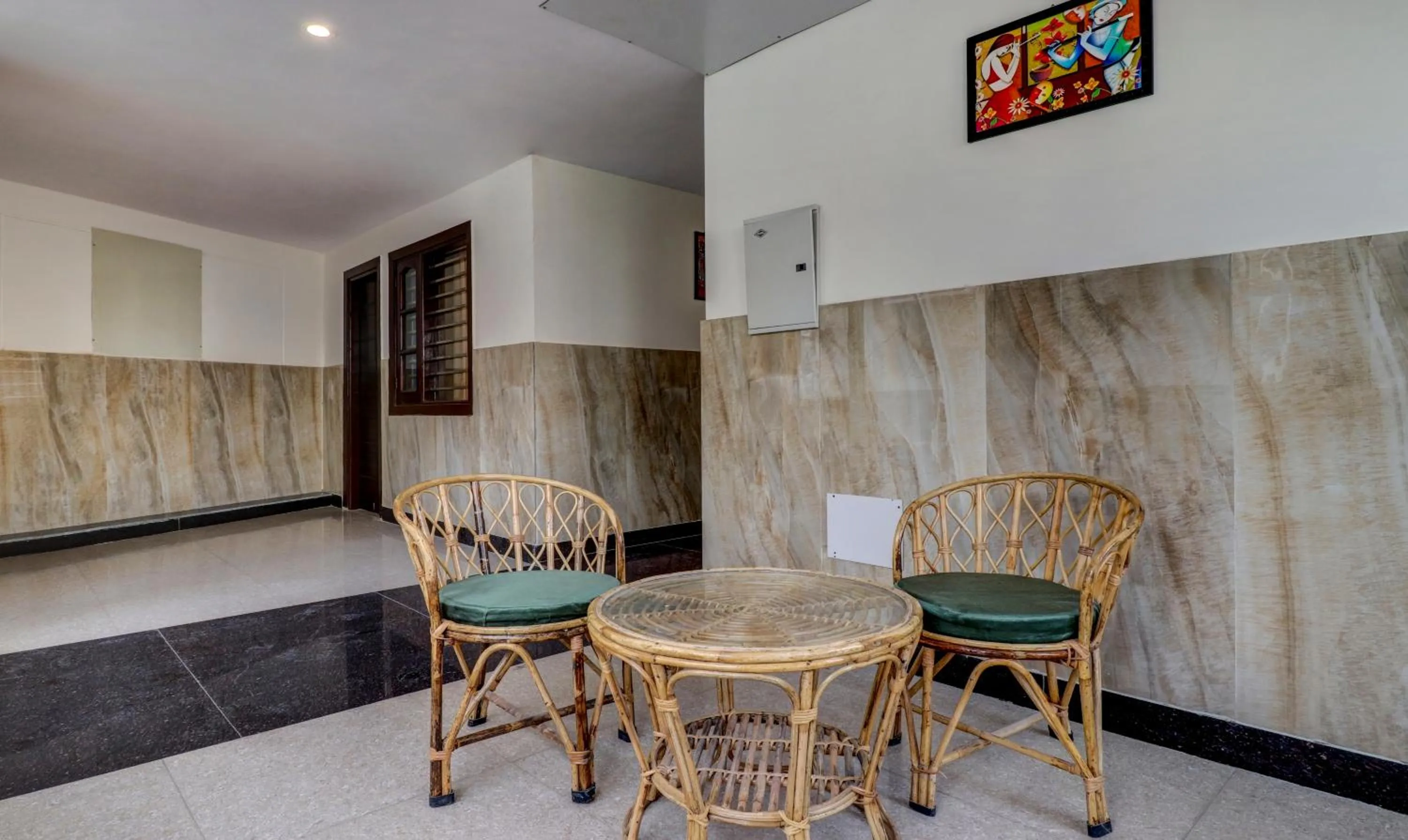 Seating area in Itsy Hotels NV, Tapovan