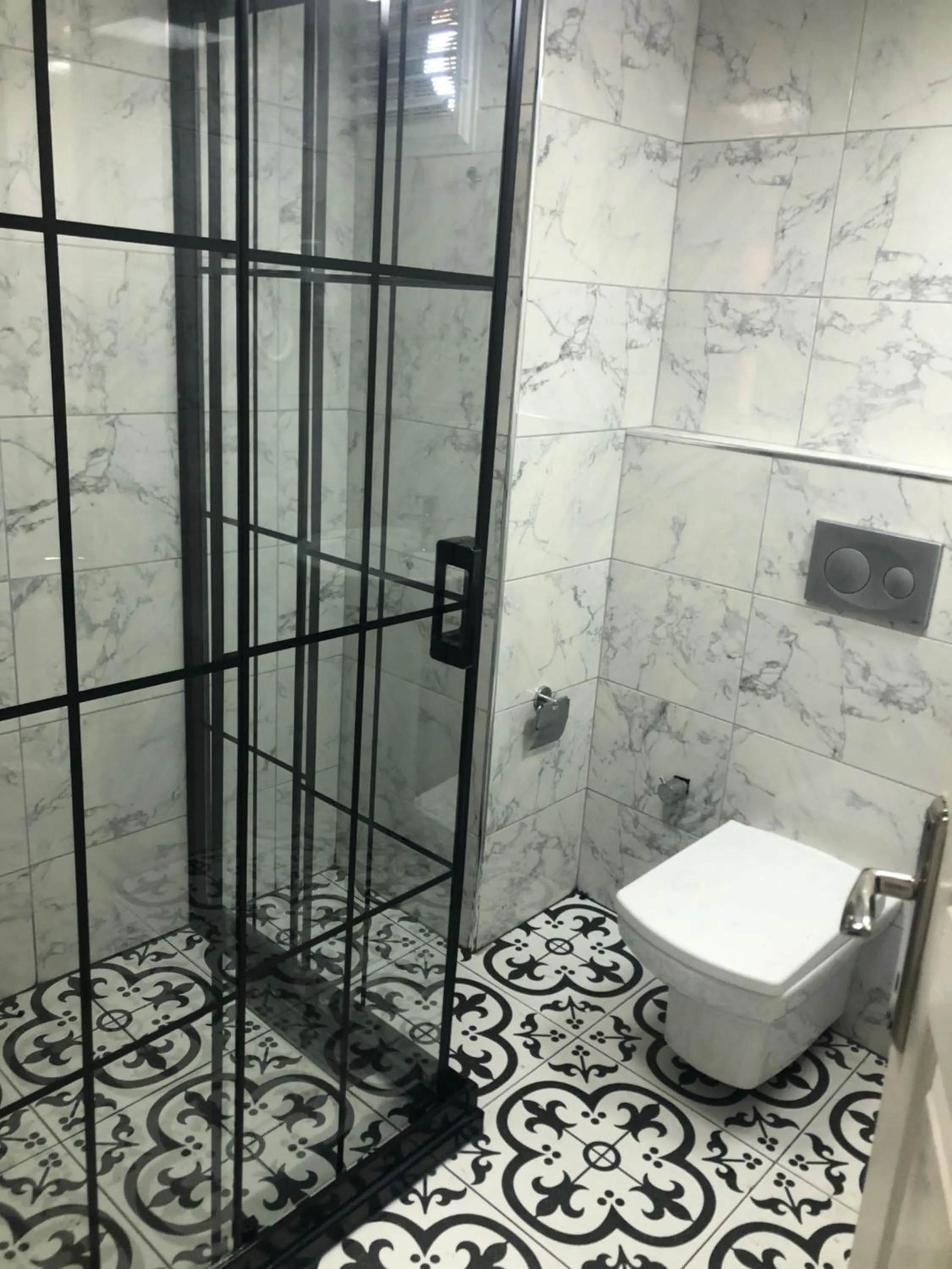 Shower in Reydel Hotel