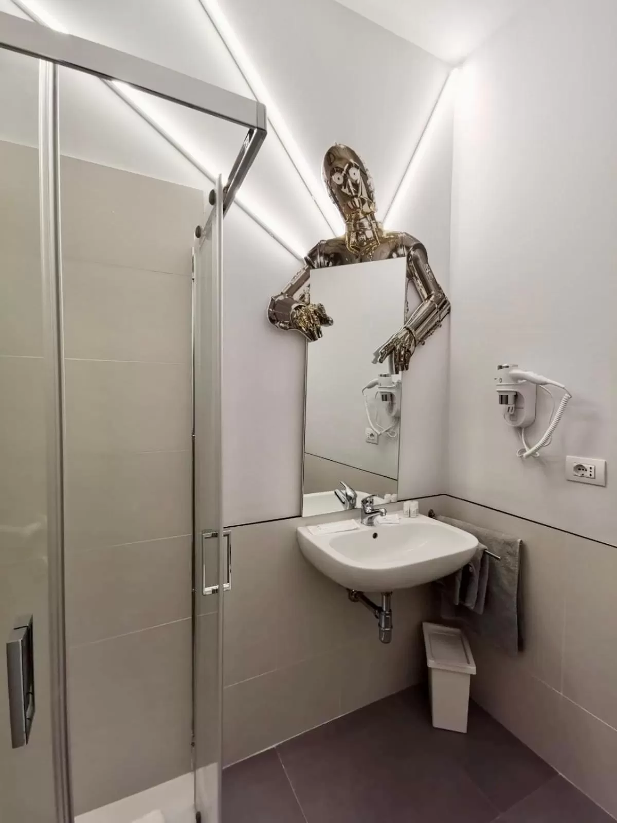 Shower in Red Carpet rooms