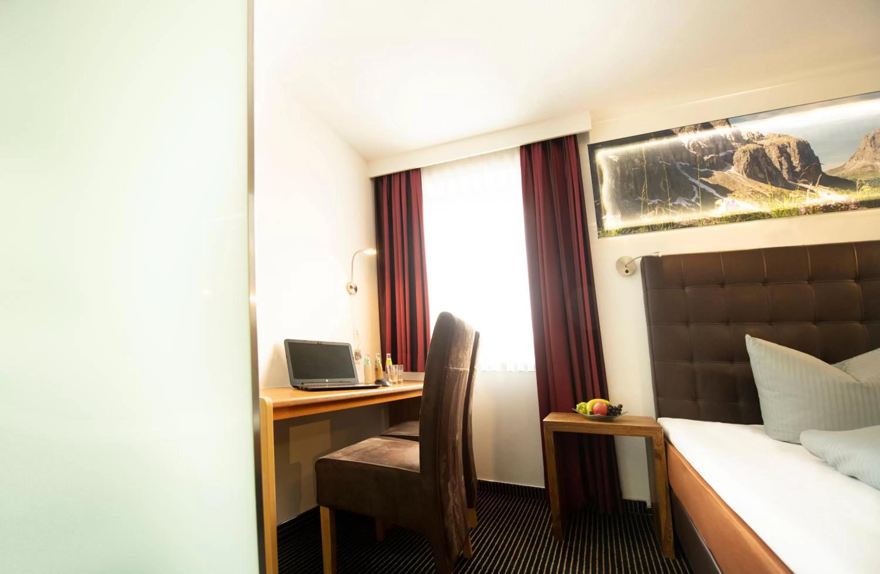 Photo of the whole room, Bed in Stadthotel Giengen