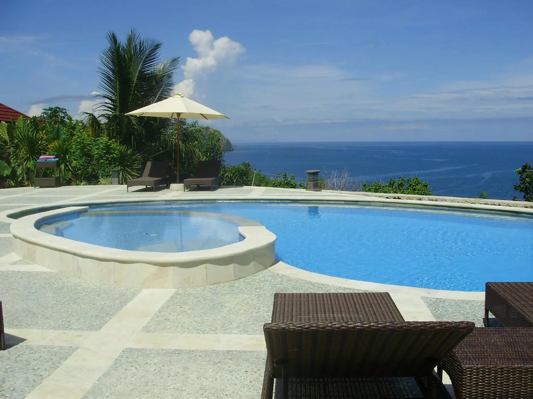 Swimming pool in Golo Hilltop Hotel