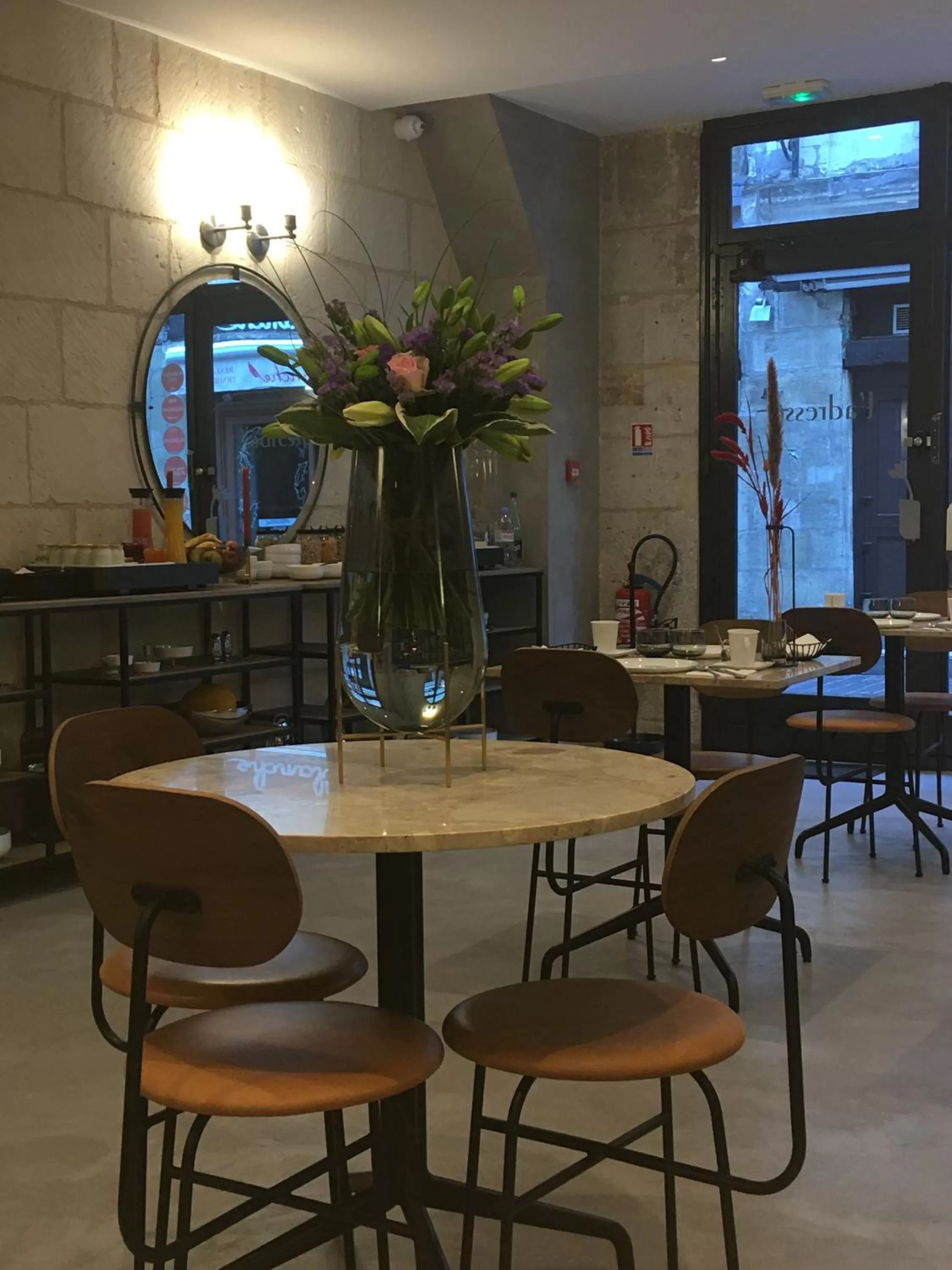 Restaurant/places to eat in Hôtel L'Adresse