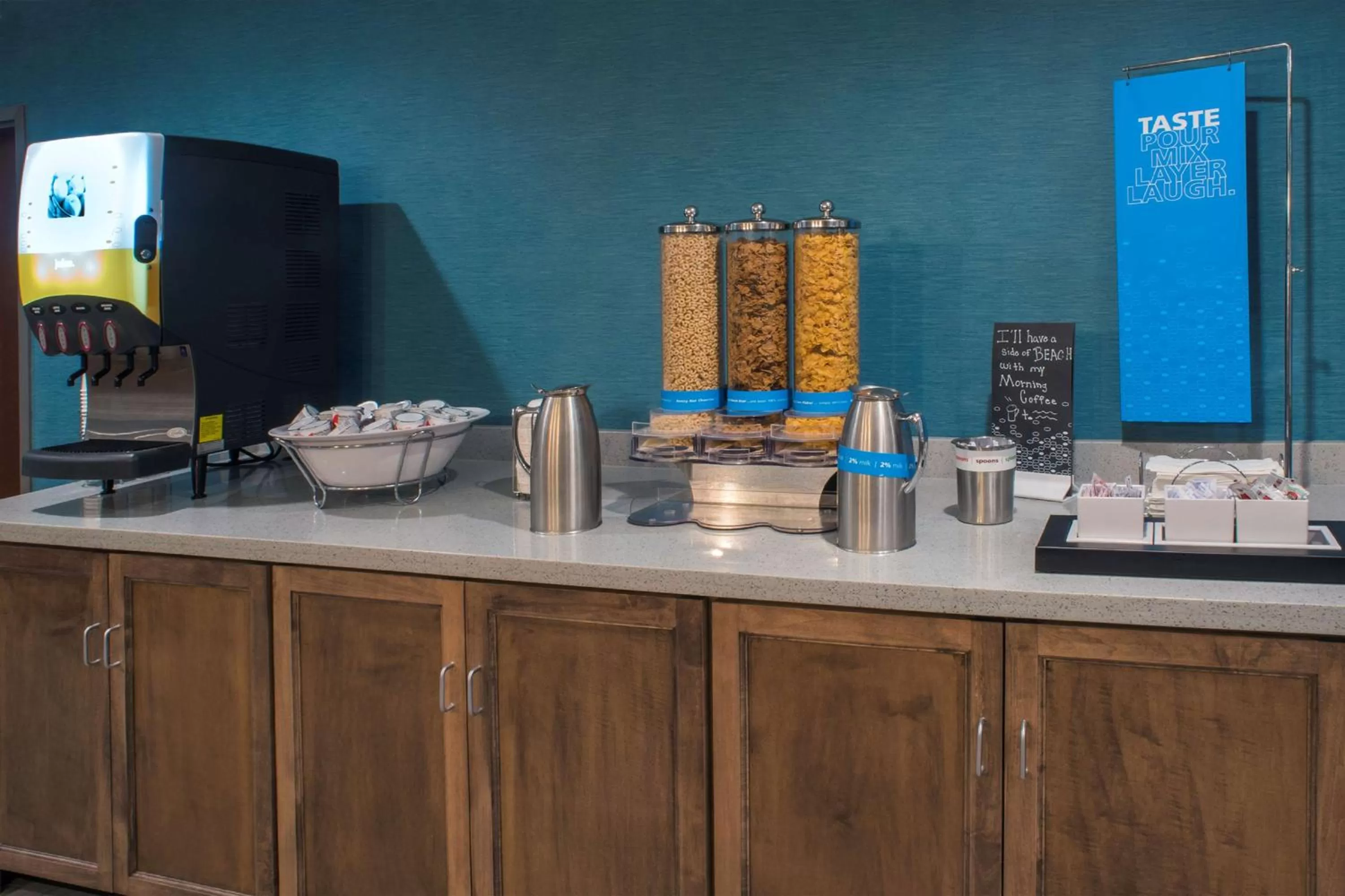 Dining area in Hampton Inn Gulf Shores