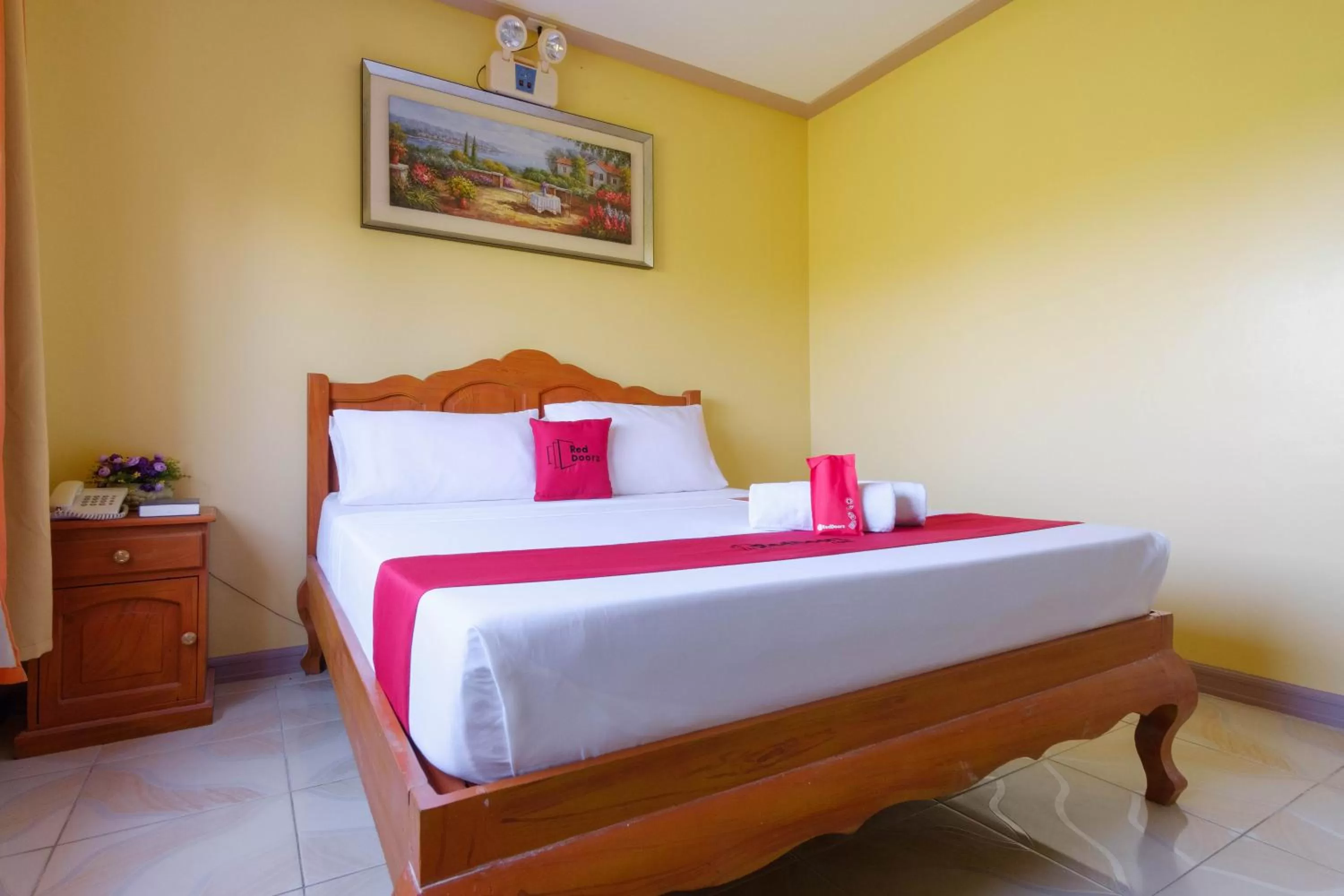 Bed in RedDoorz Plus @ Manalo Extension Palawan