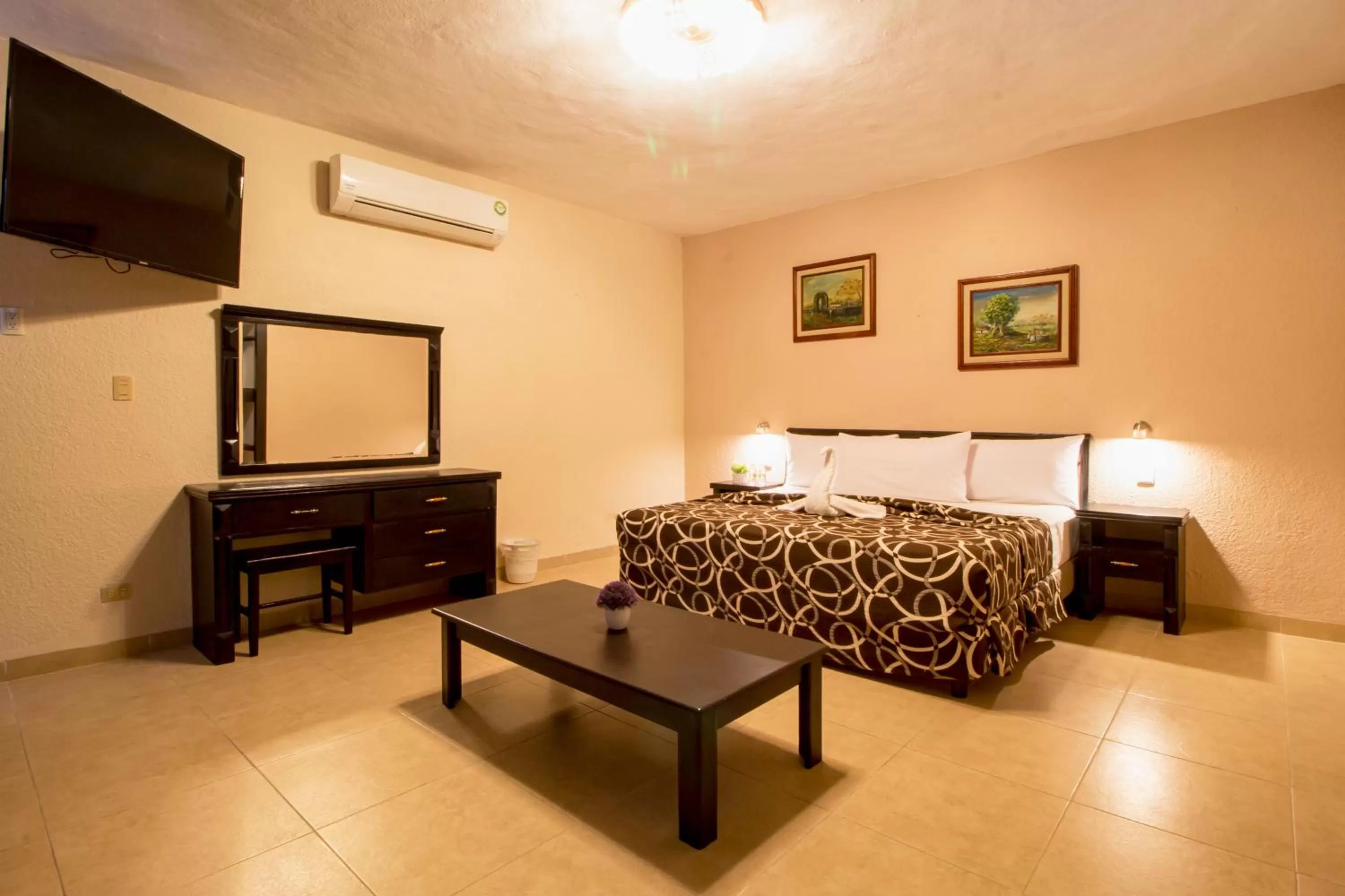 Photo of the whole room, Bed in Hotel Colon Merida