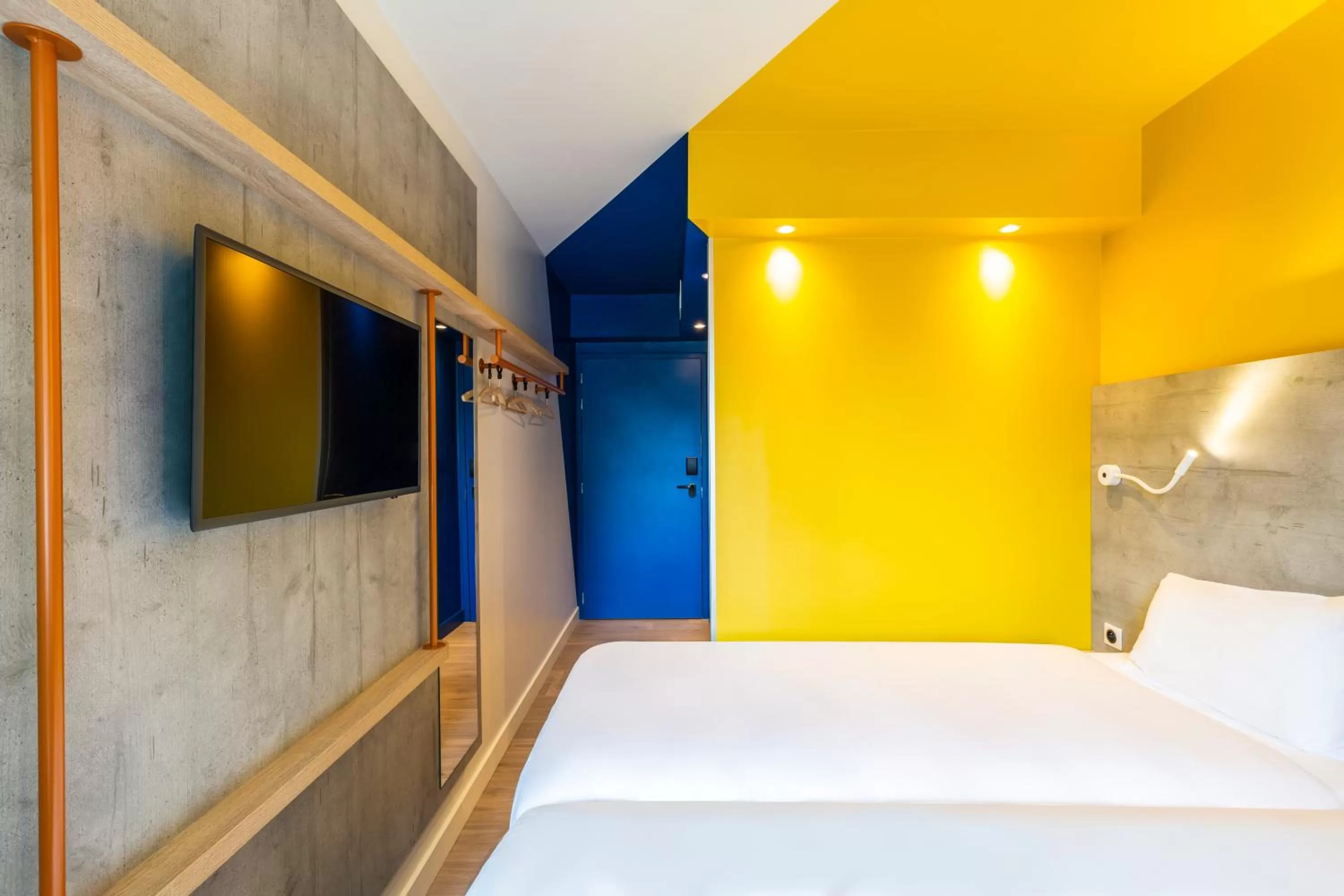 Bed in ibis budget Fontainebleau Avon