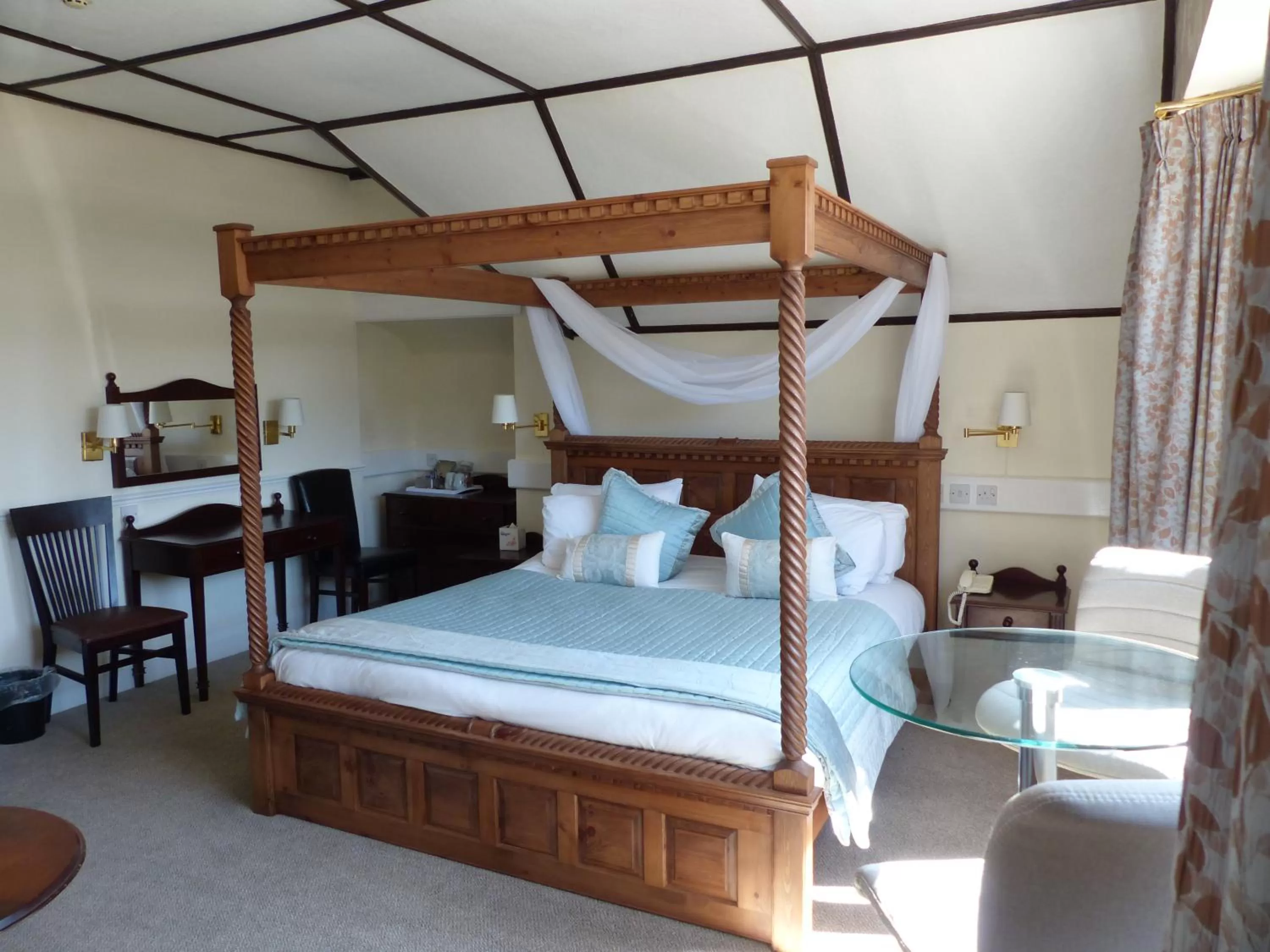 Photo of the whole room, Bed in Farnham House Hotel