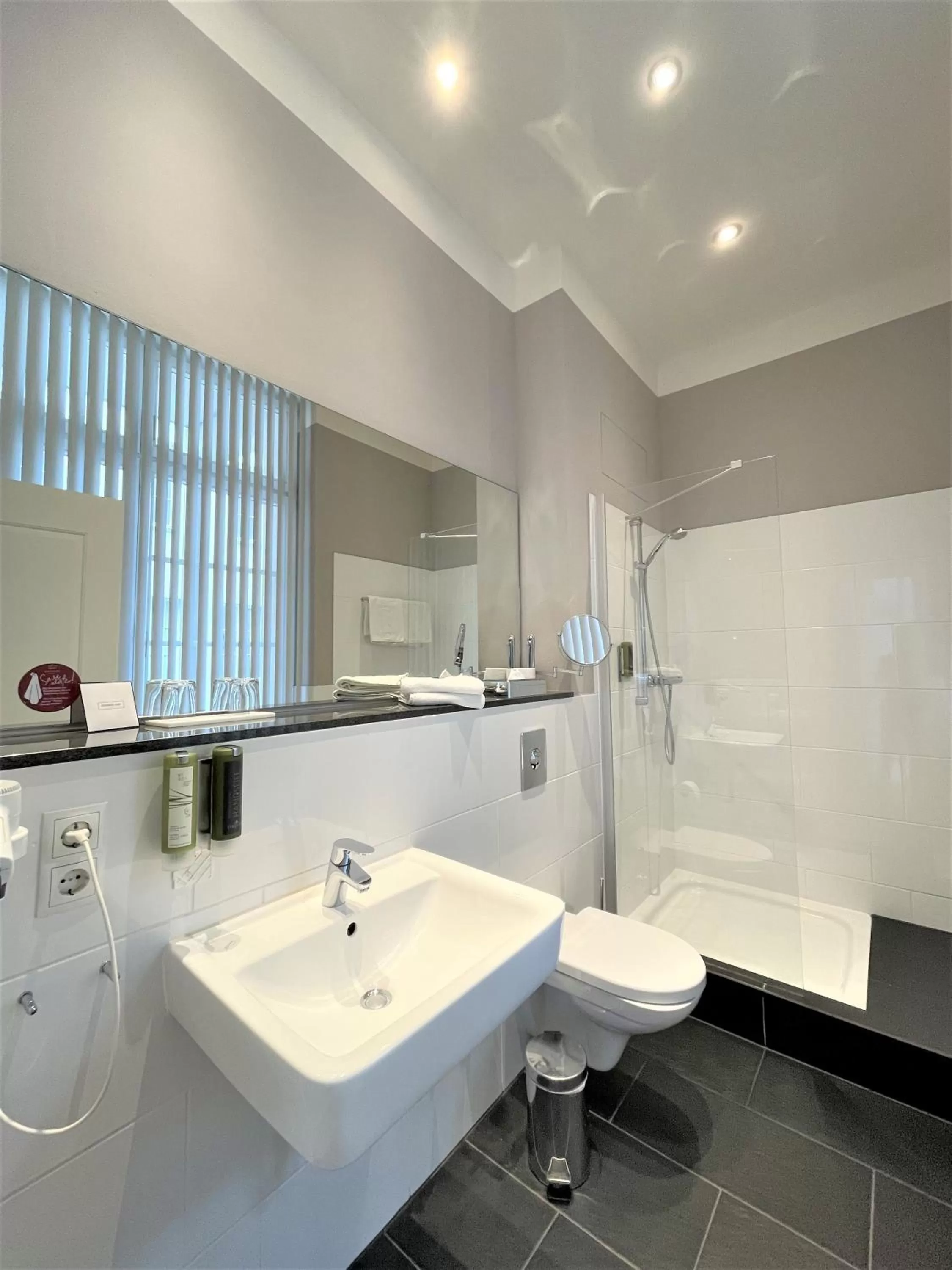 Shower in Batschari Palais Baden-Baden