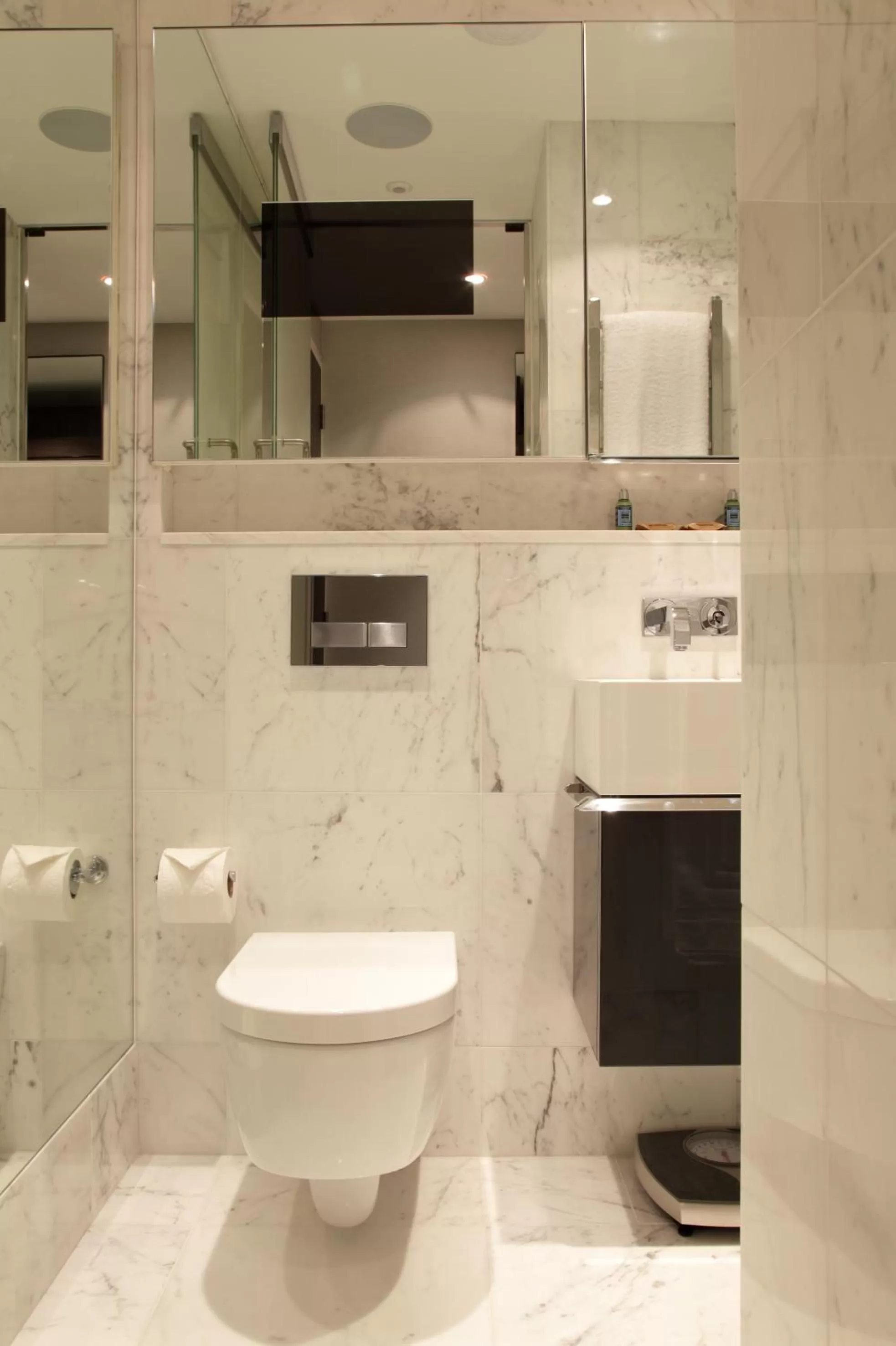 Bathroom in Eccleston Square Hotel