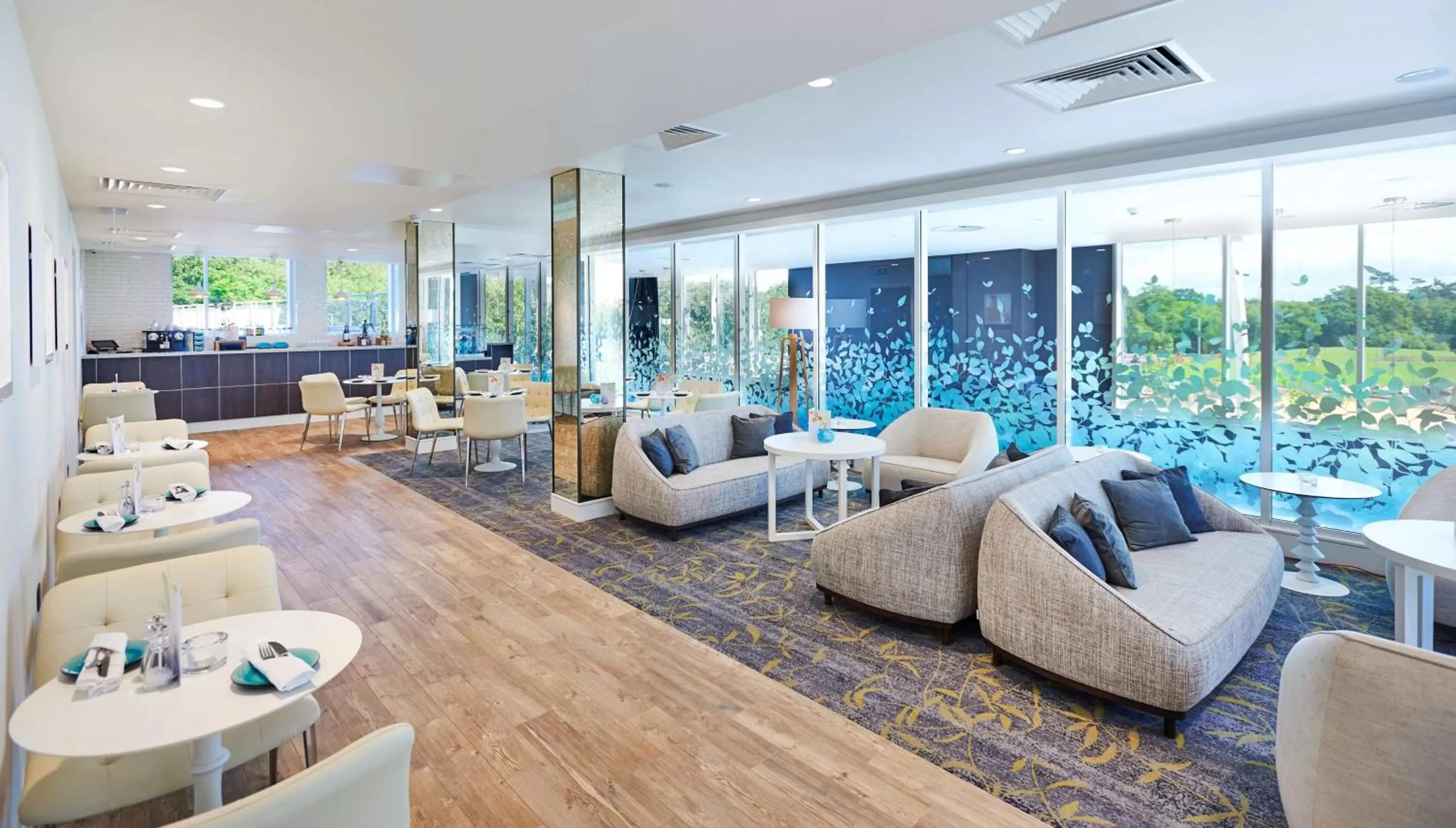 Lounge or bar in Hilton Southampton - Utilita Bowl