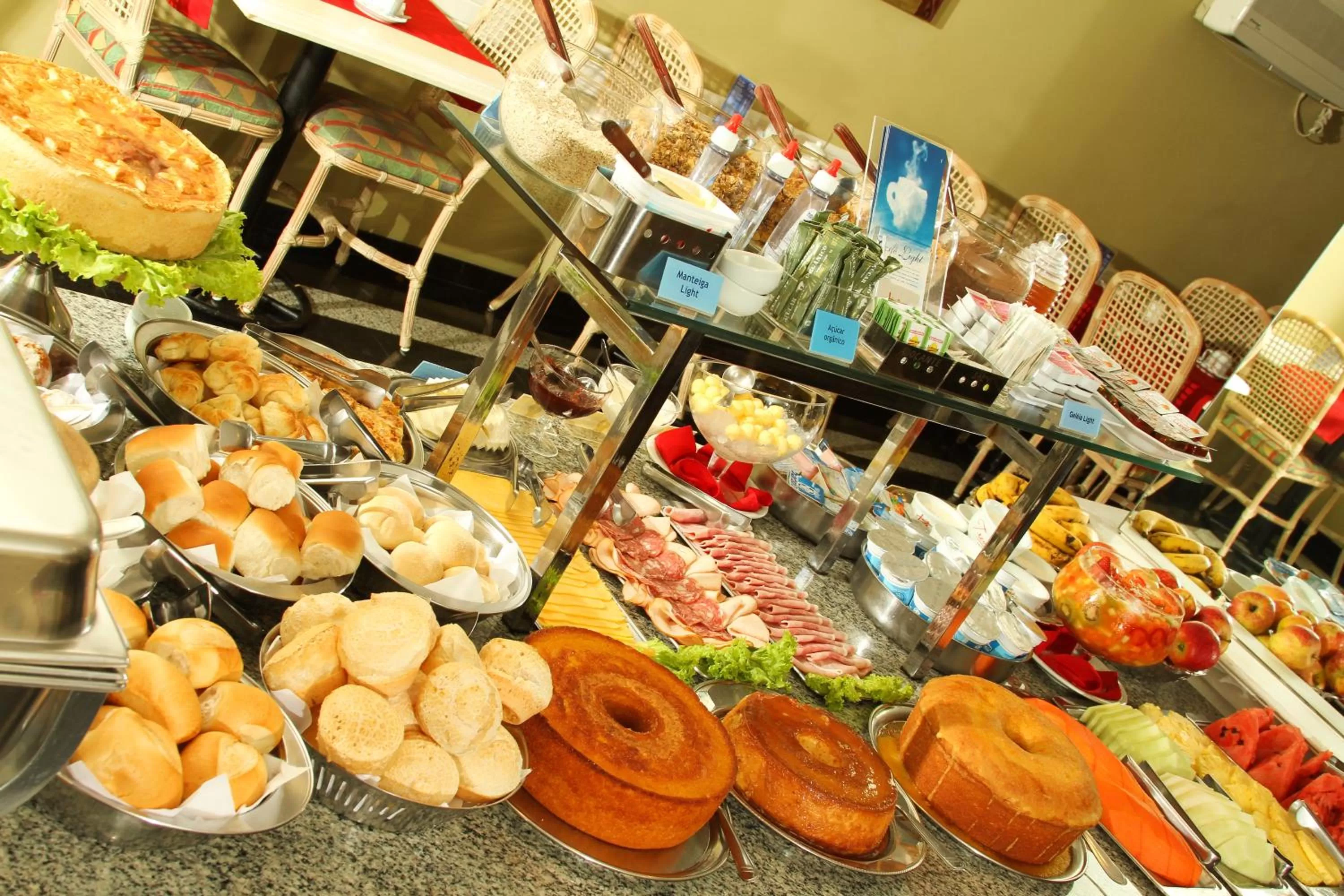 Food and drinks in Trevi Hotel e Business