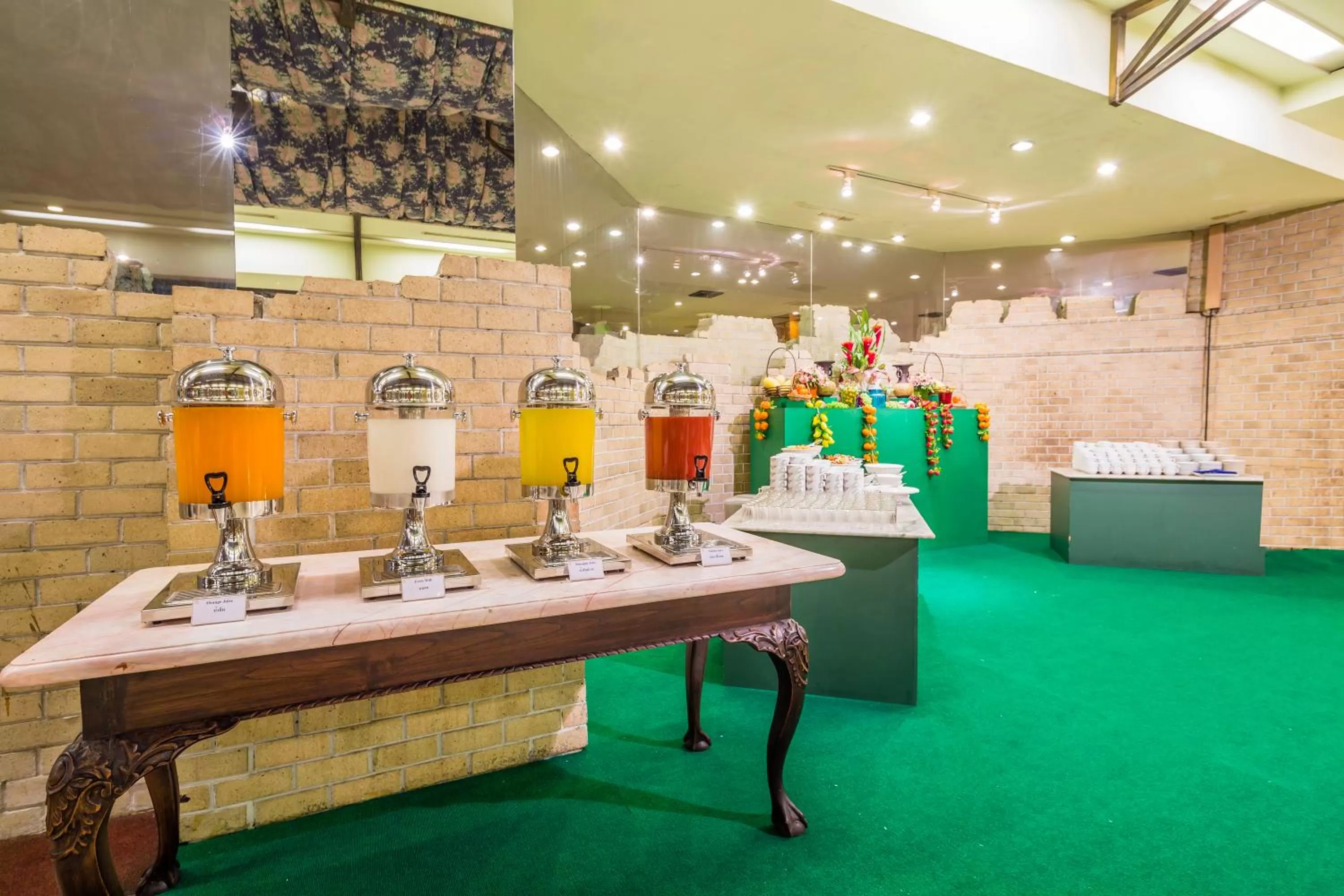 Restaurant/places to eat in Lotus Pang Suan Kaew Hotel